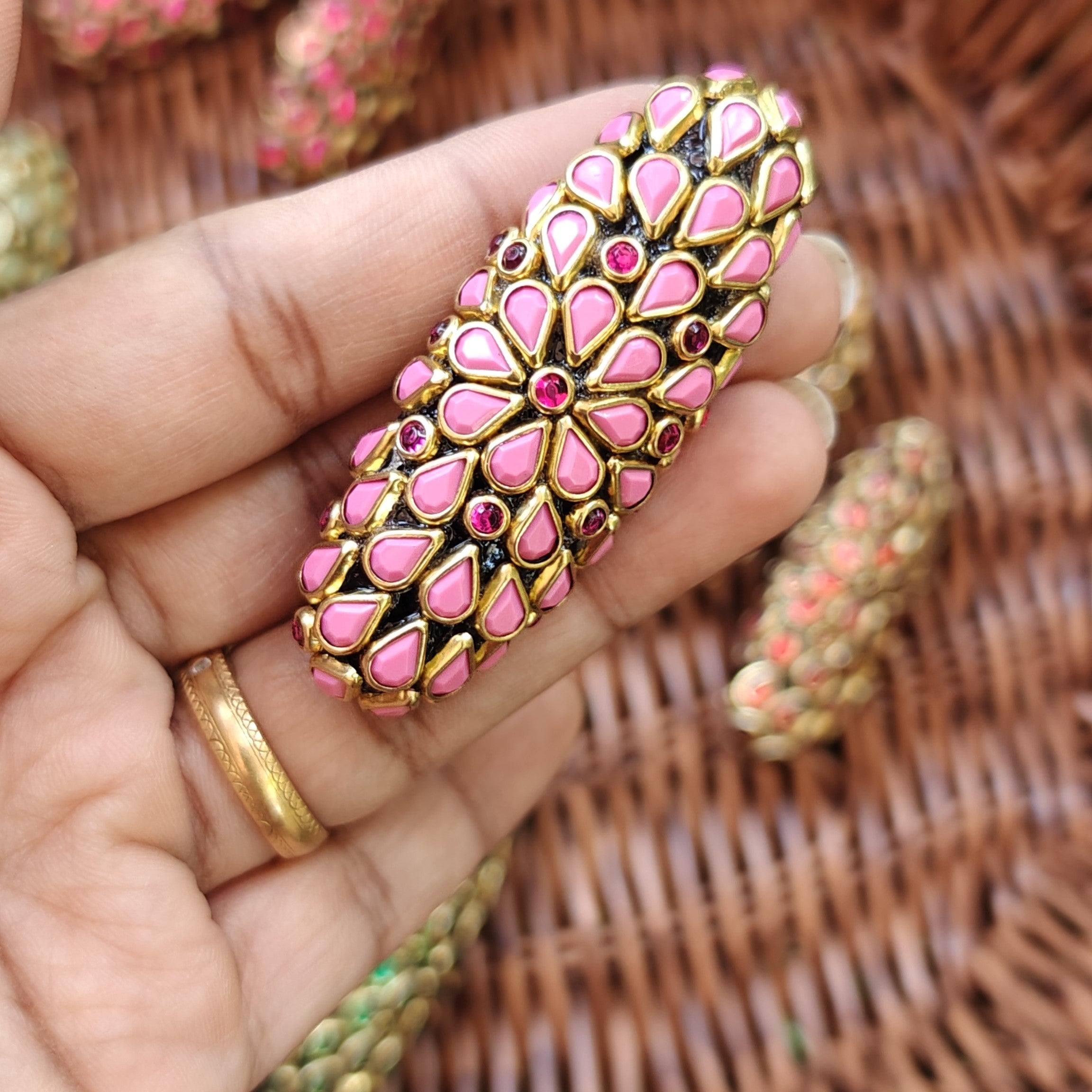 Handmade Kundan Saree Pin