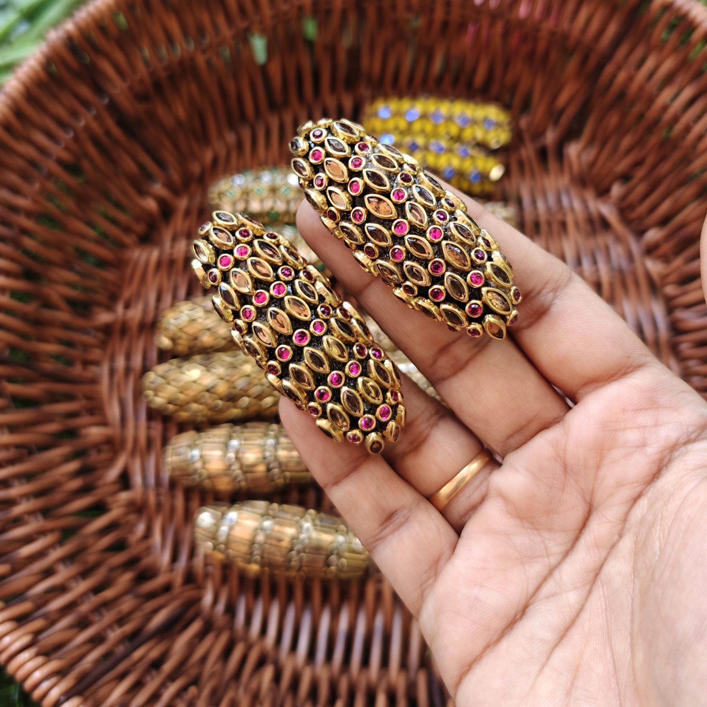 Handmade Kundan Saree Pin
