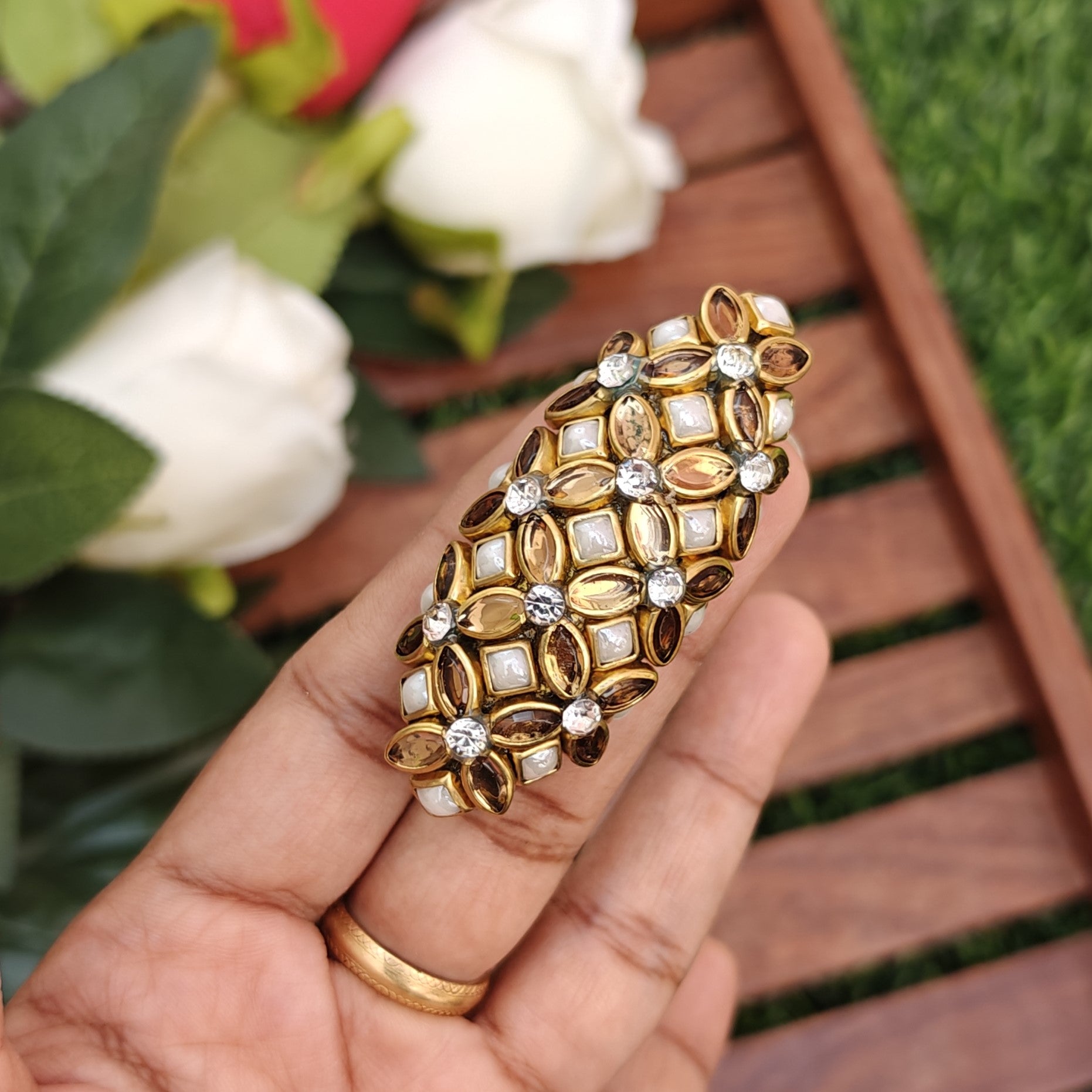 Handmade Kundan Saree Pin
