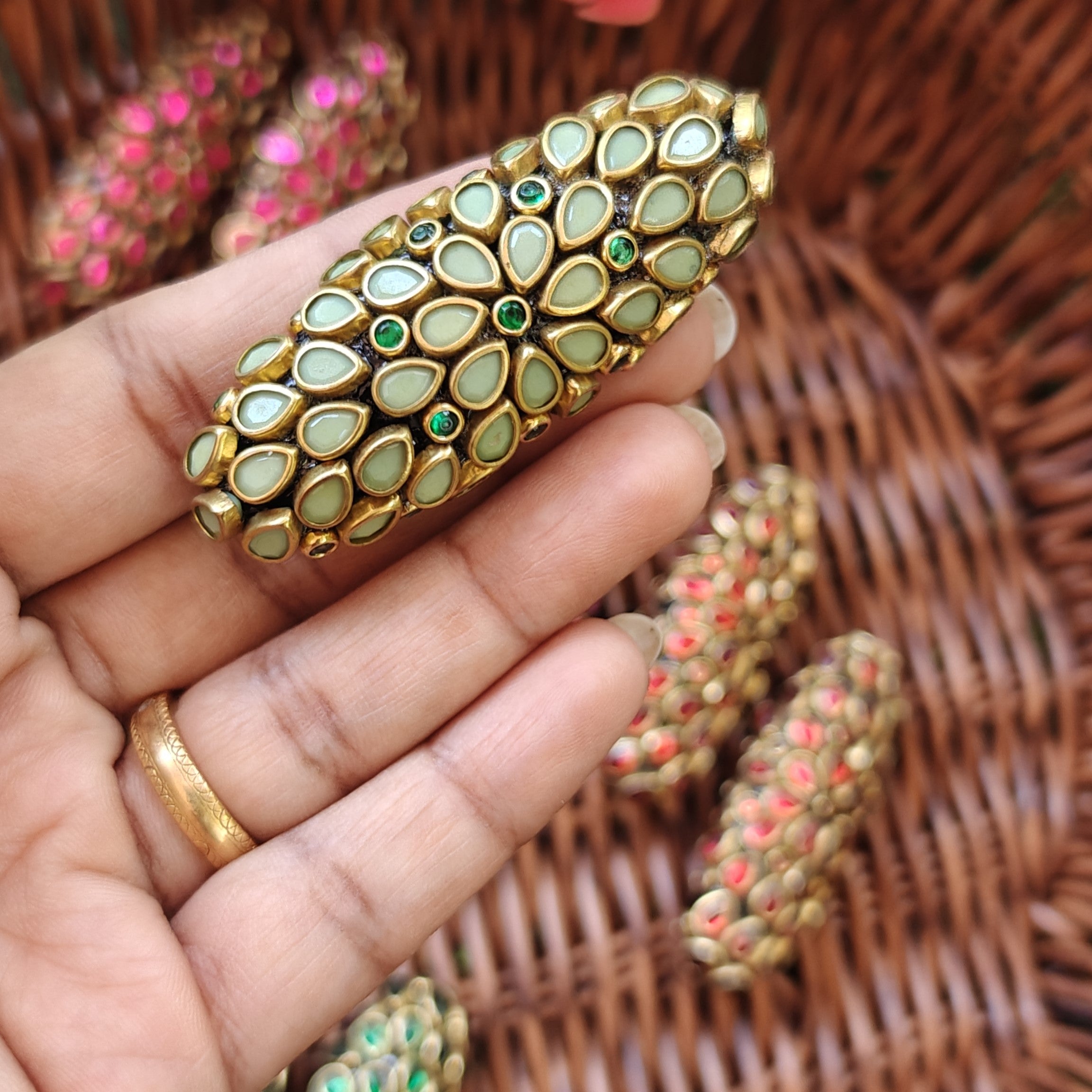 Handmade Kundan Saree Pin