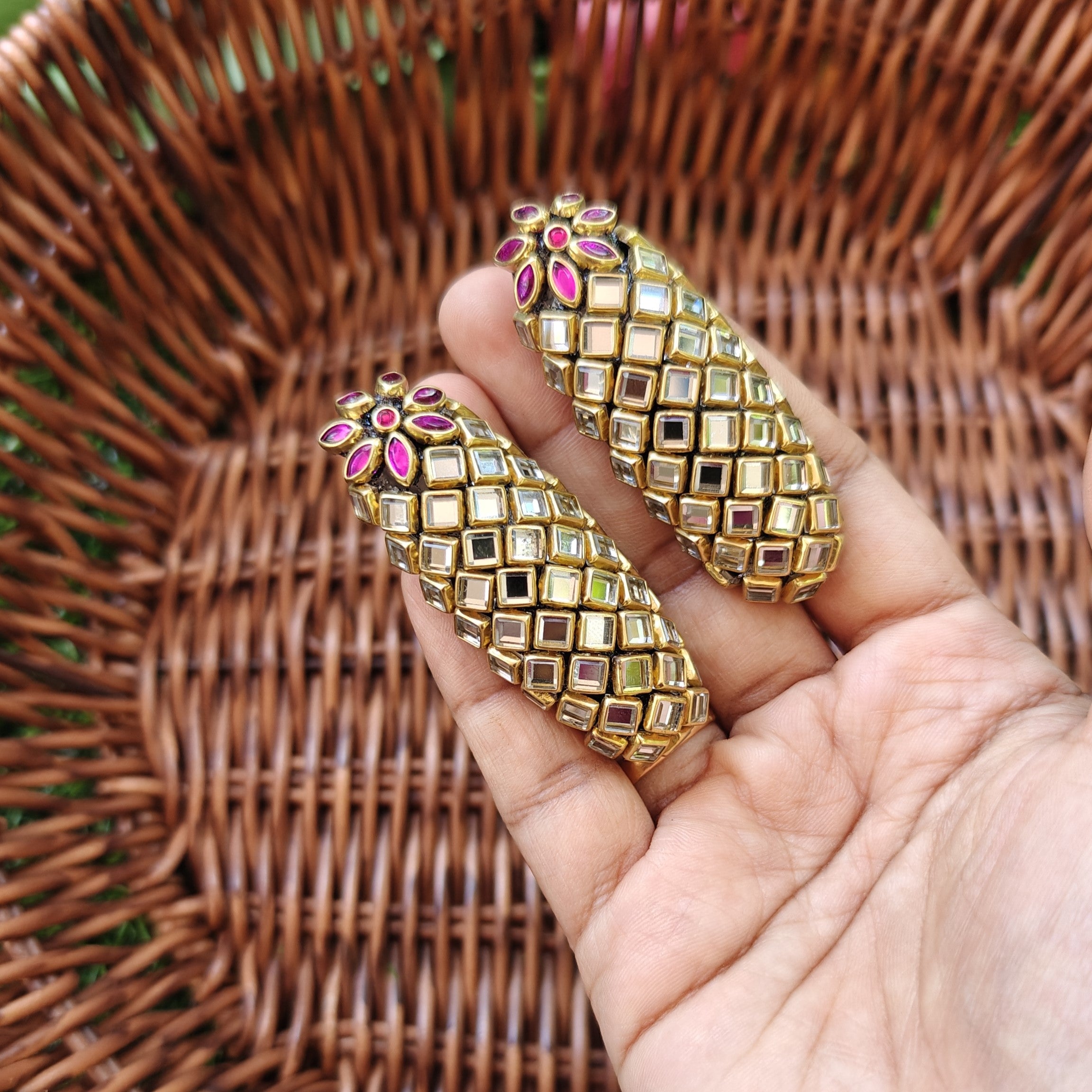 Handmade Kundan Saree Pin