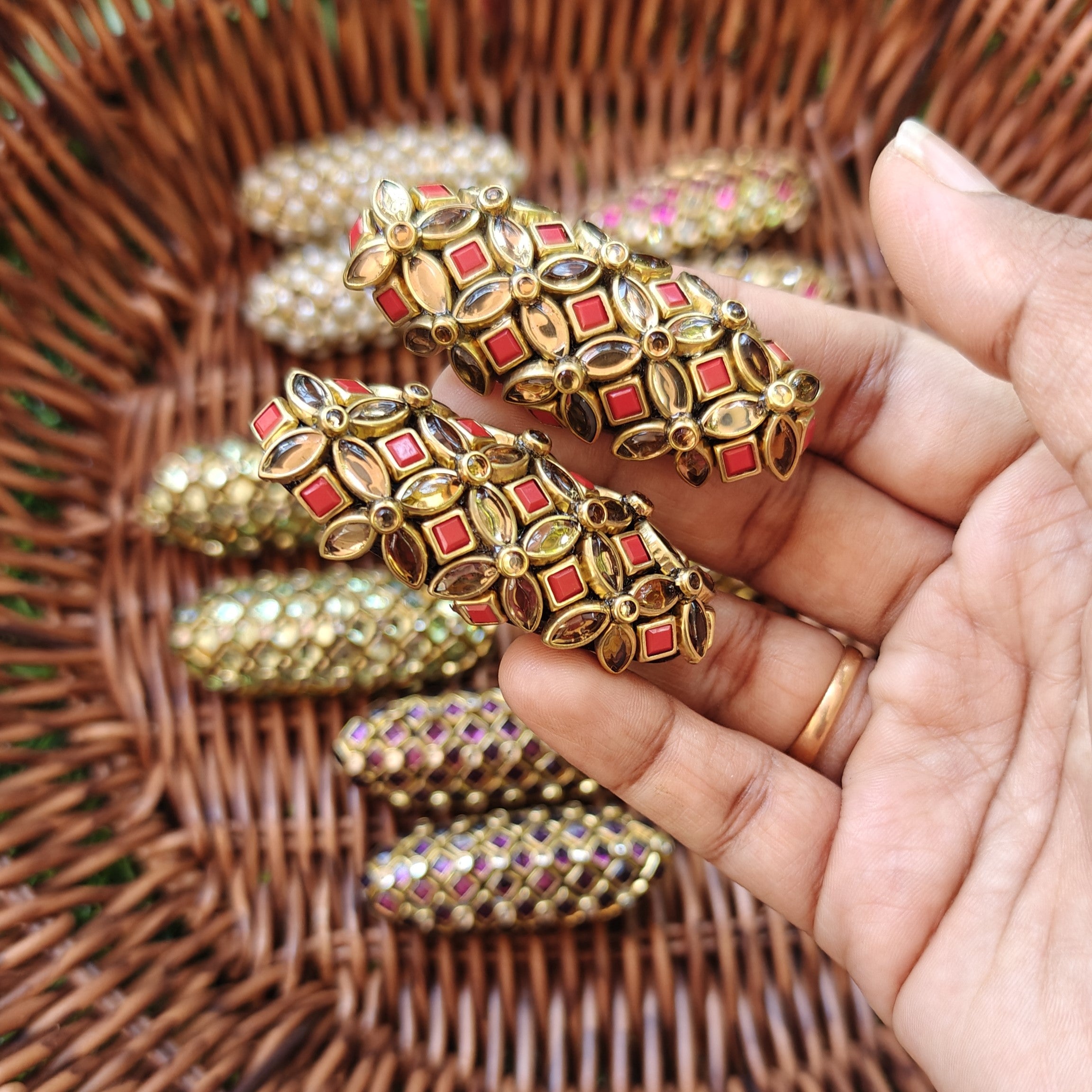 Handmade Kundan Saree Pin