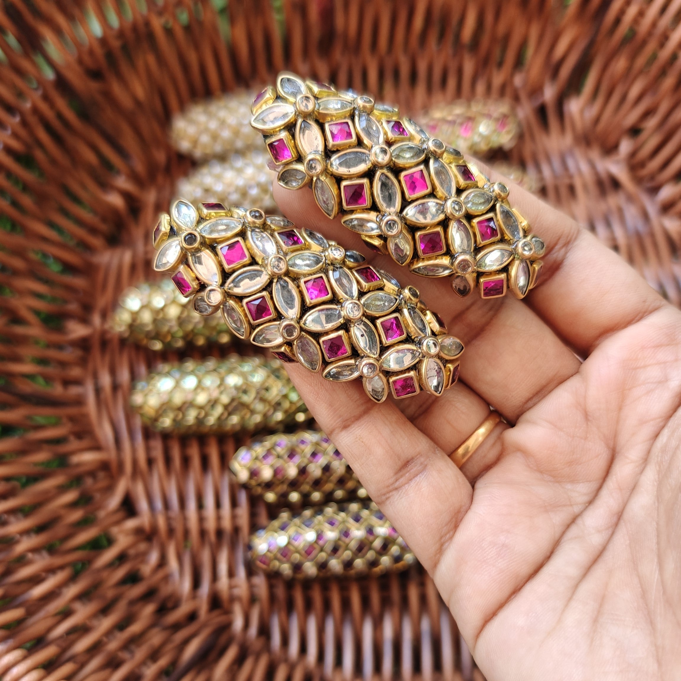 Handmade Kundan Saree Pin