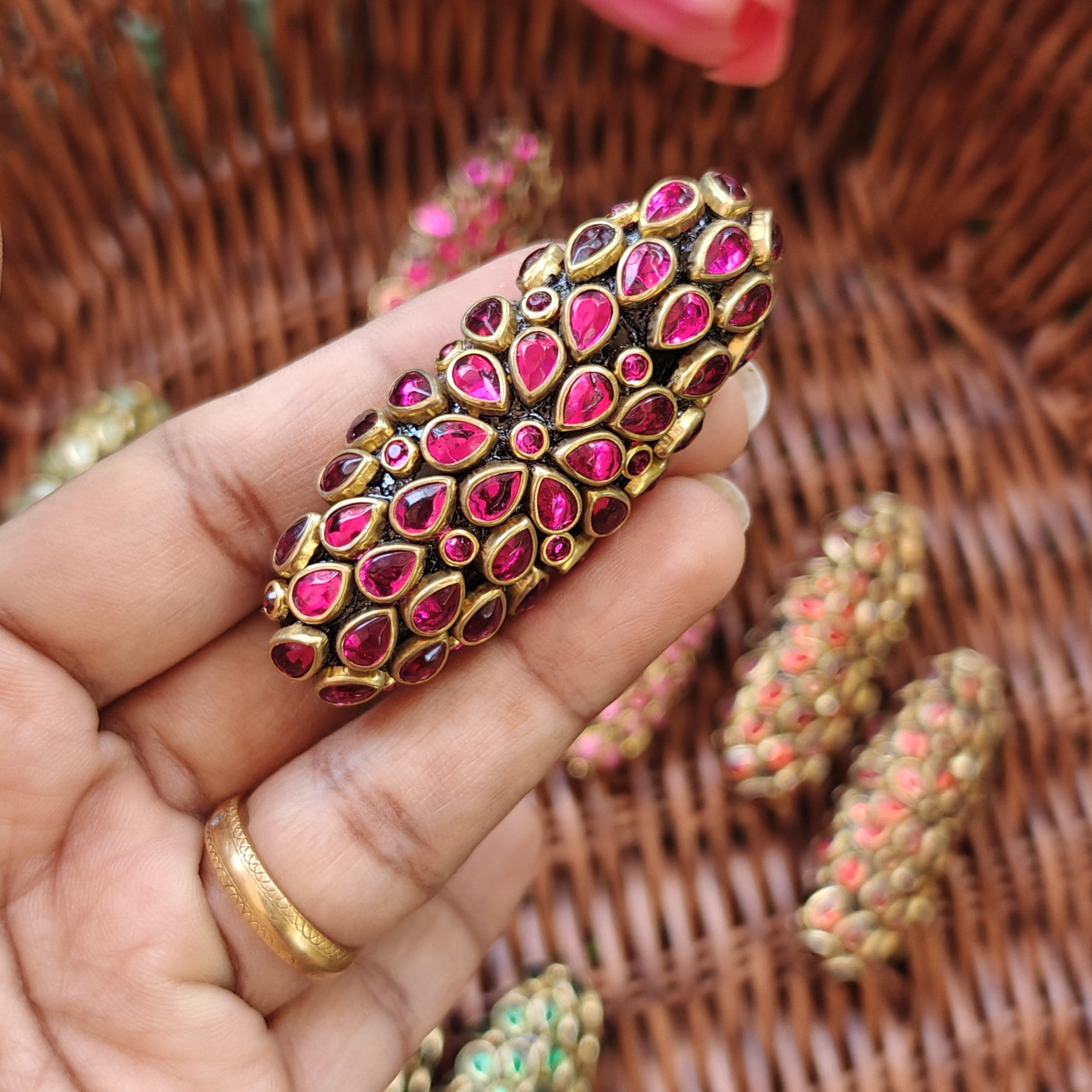 Handmade Kundan Saree Pin