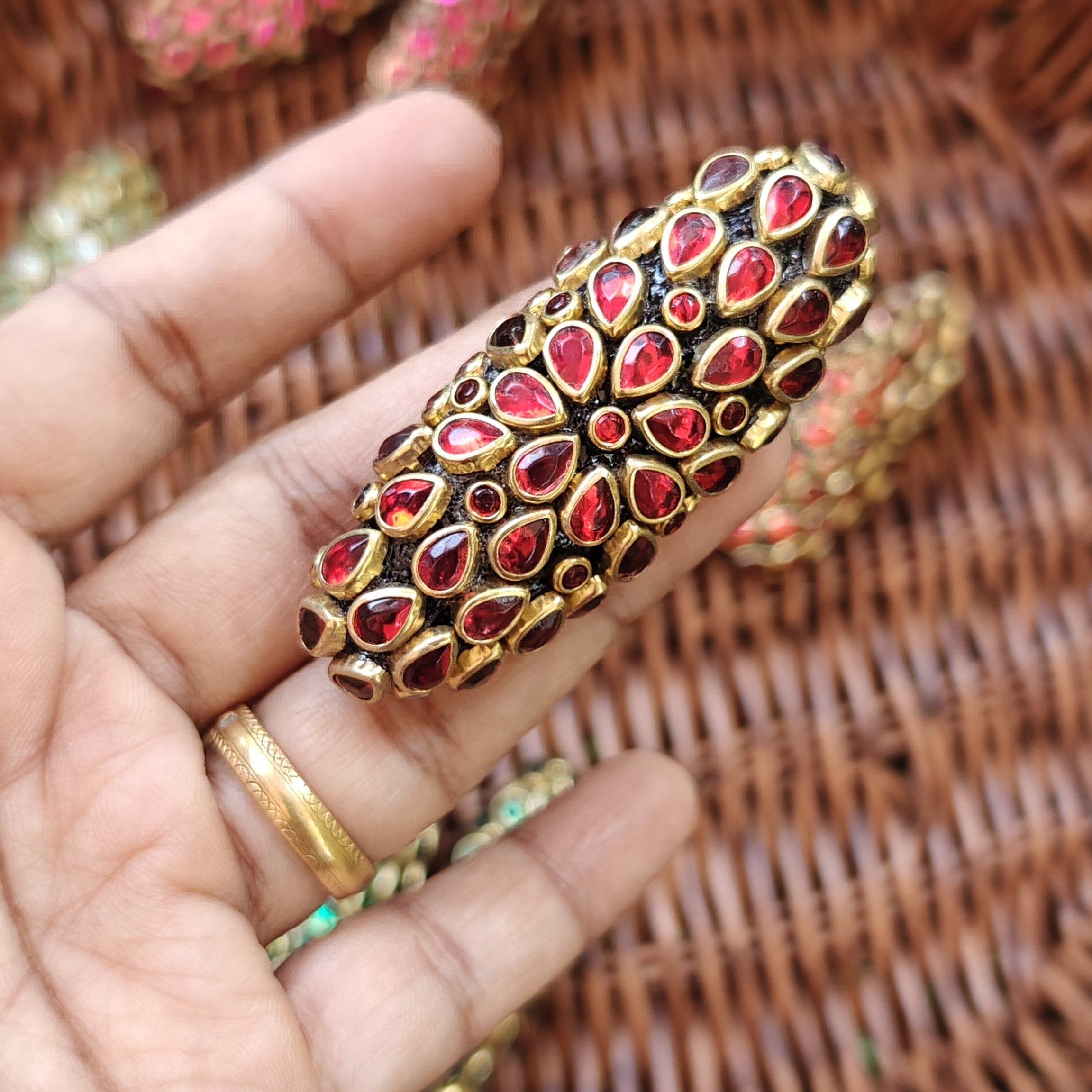 Handmade Kundan Saree Pin