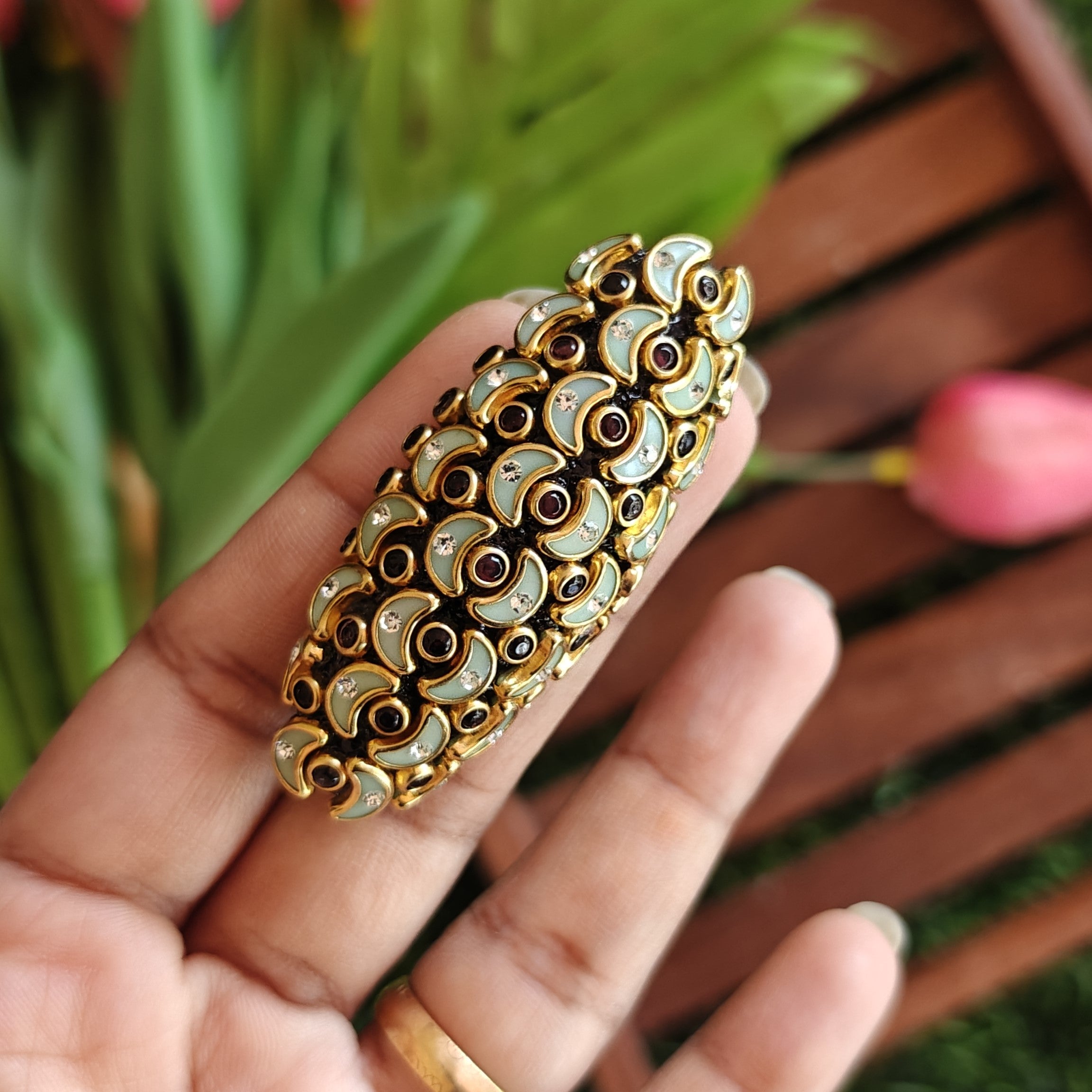 Handmade Kundan Saree Pin