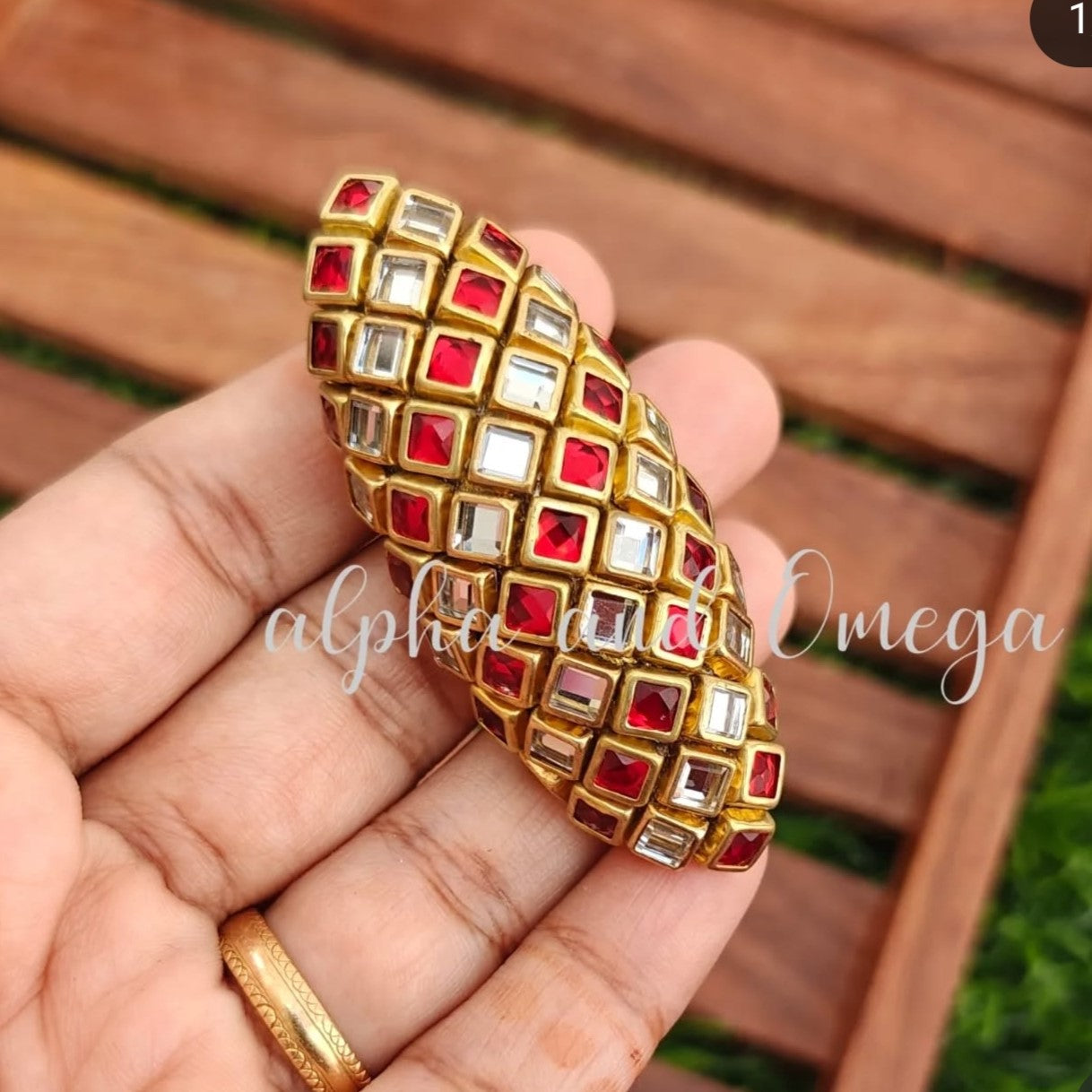 Handmade Kundan Saree Pin