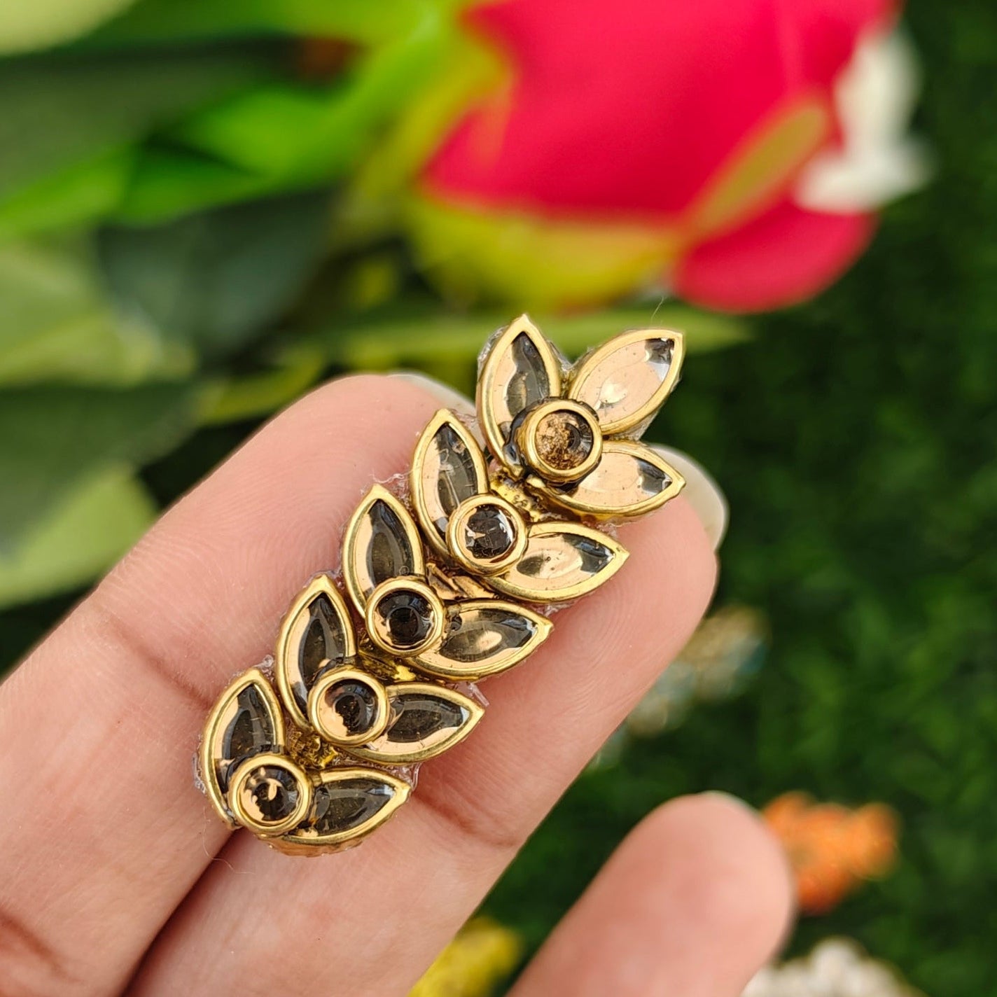 Mini brooch pin