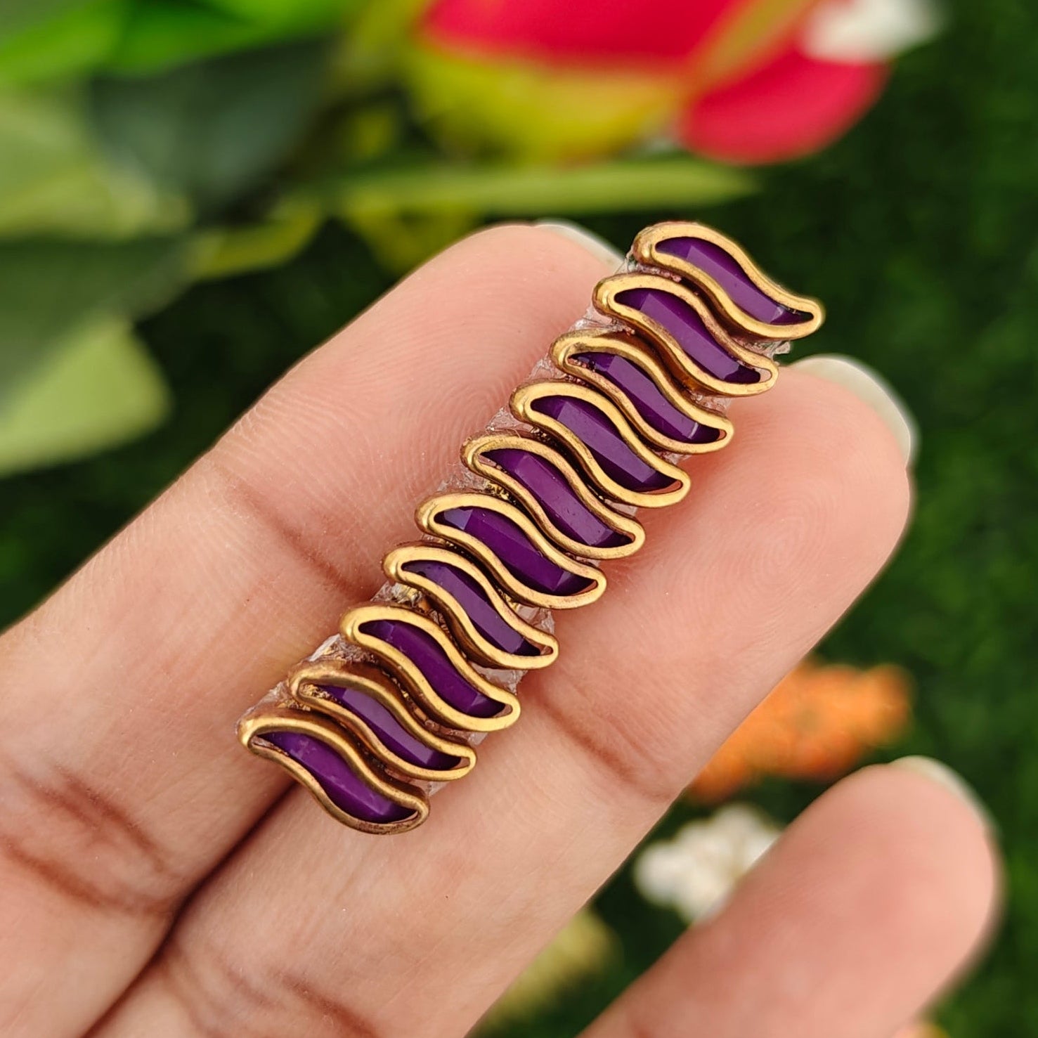Mini brooch pin