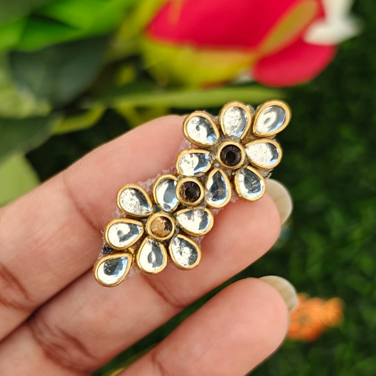 Mini brooch pin