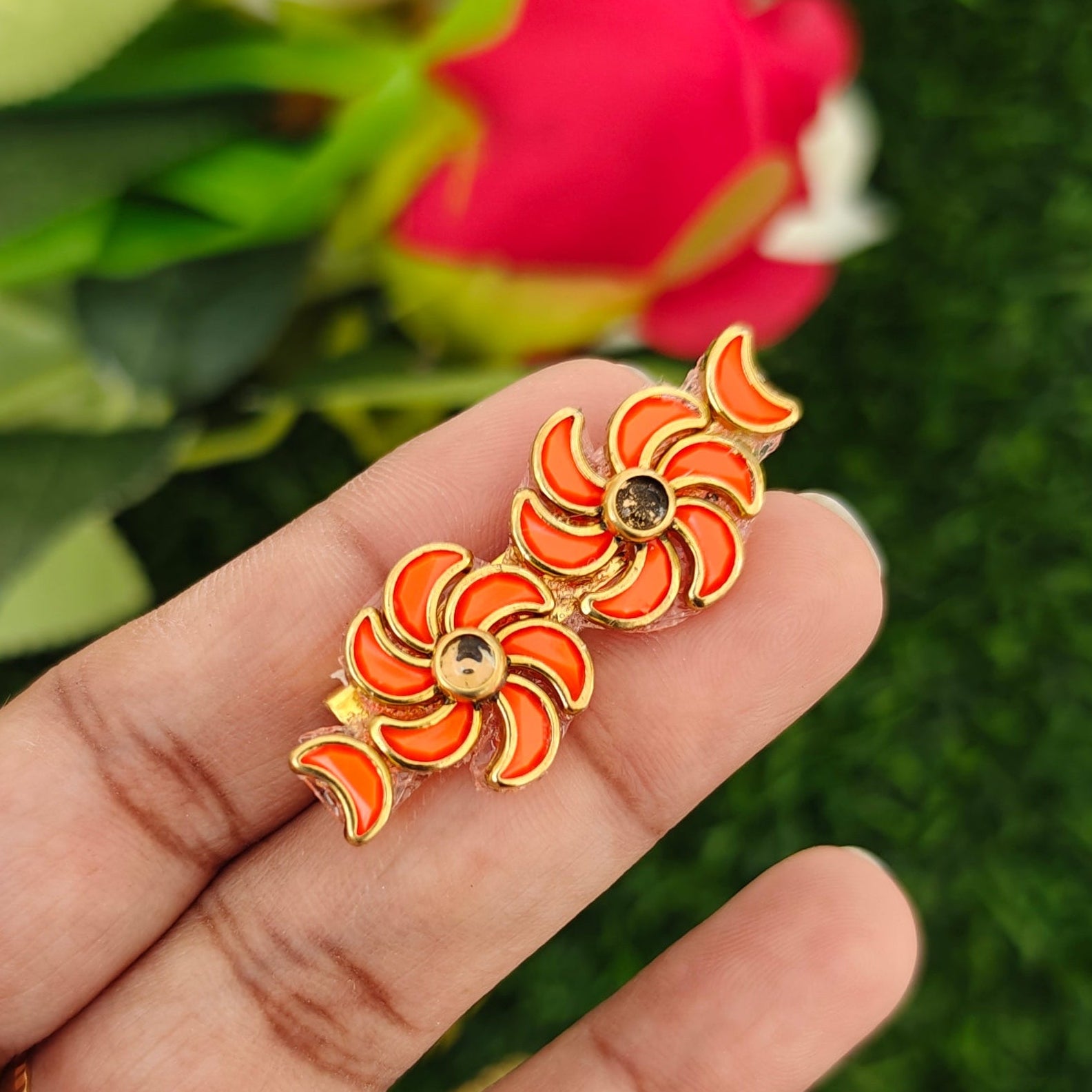 Mini brooch pin
