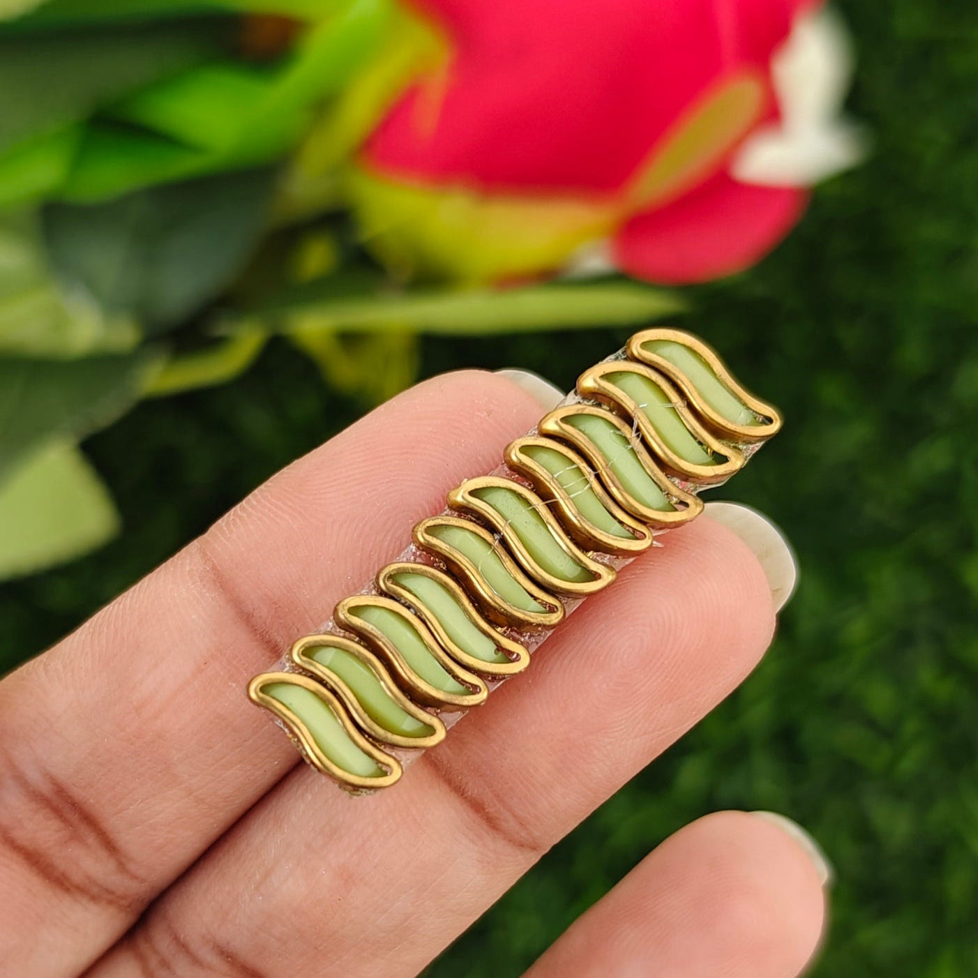 Mini brooch pin