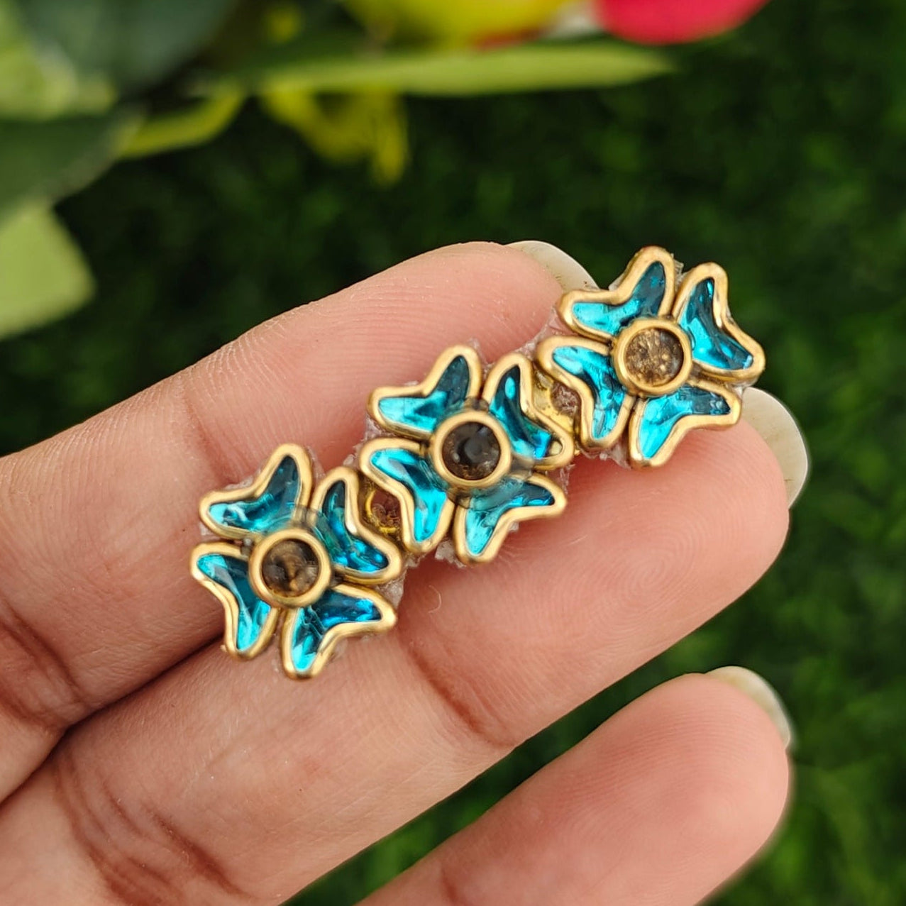 Mini brooch pin