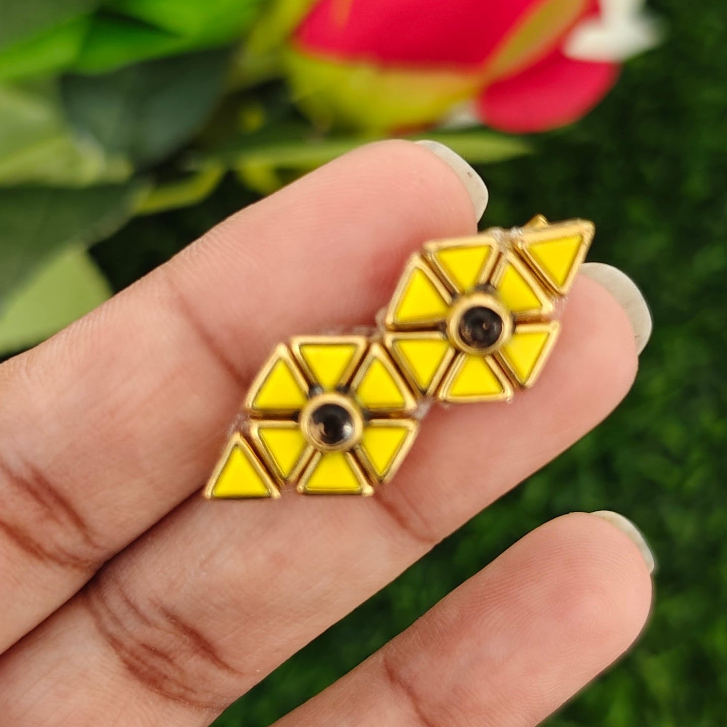 Mini brooch pin