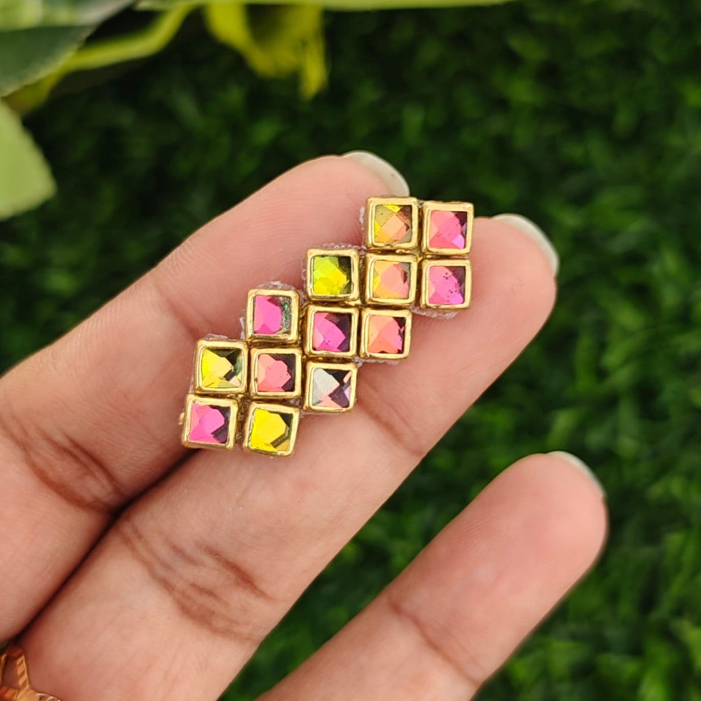 Mini brooch pin