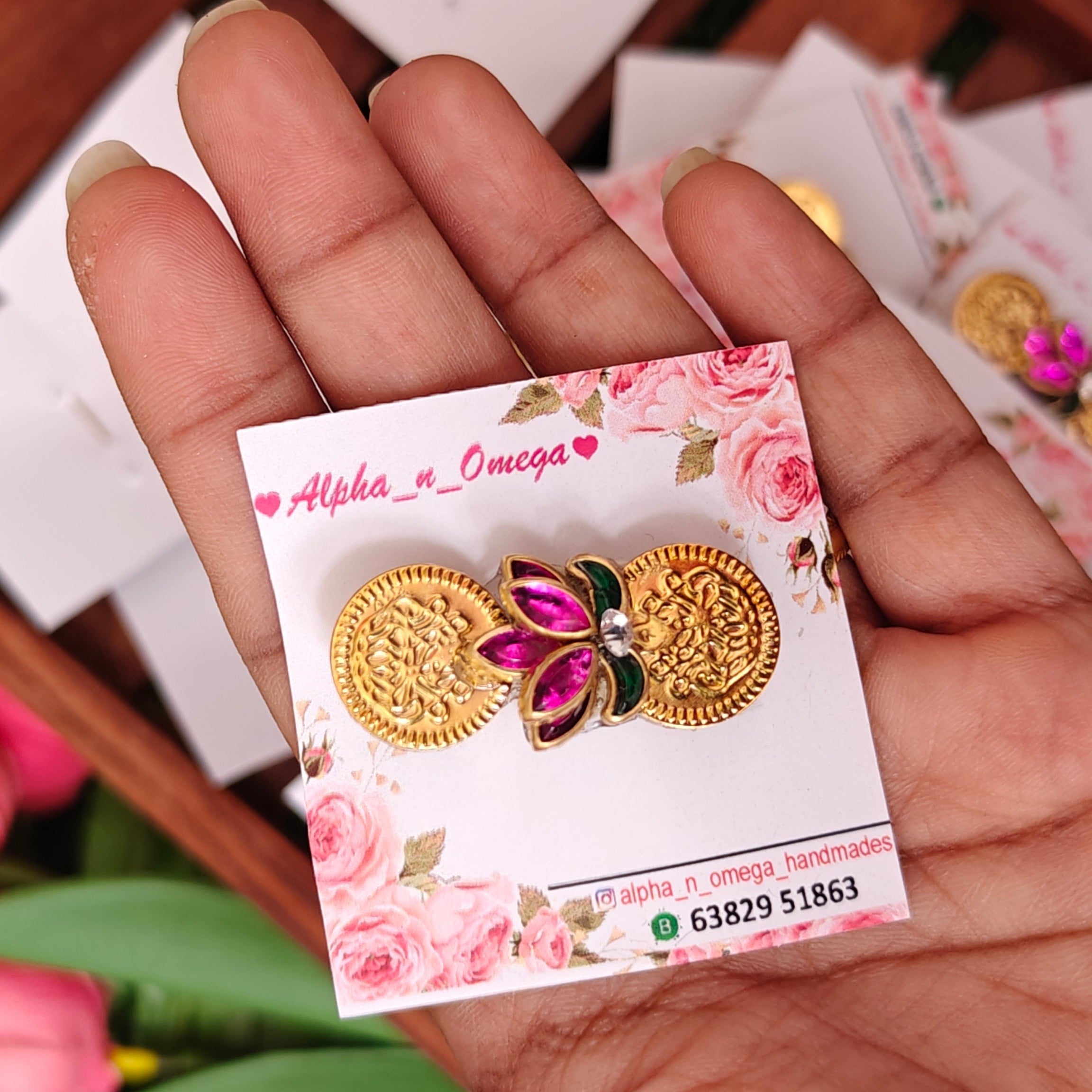 Mini brooch pin