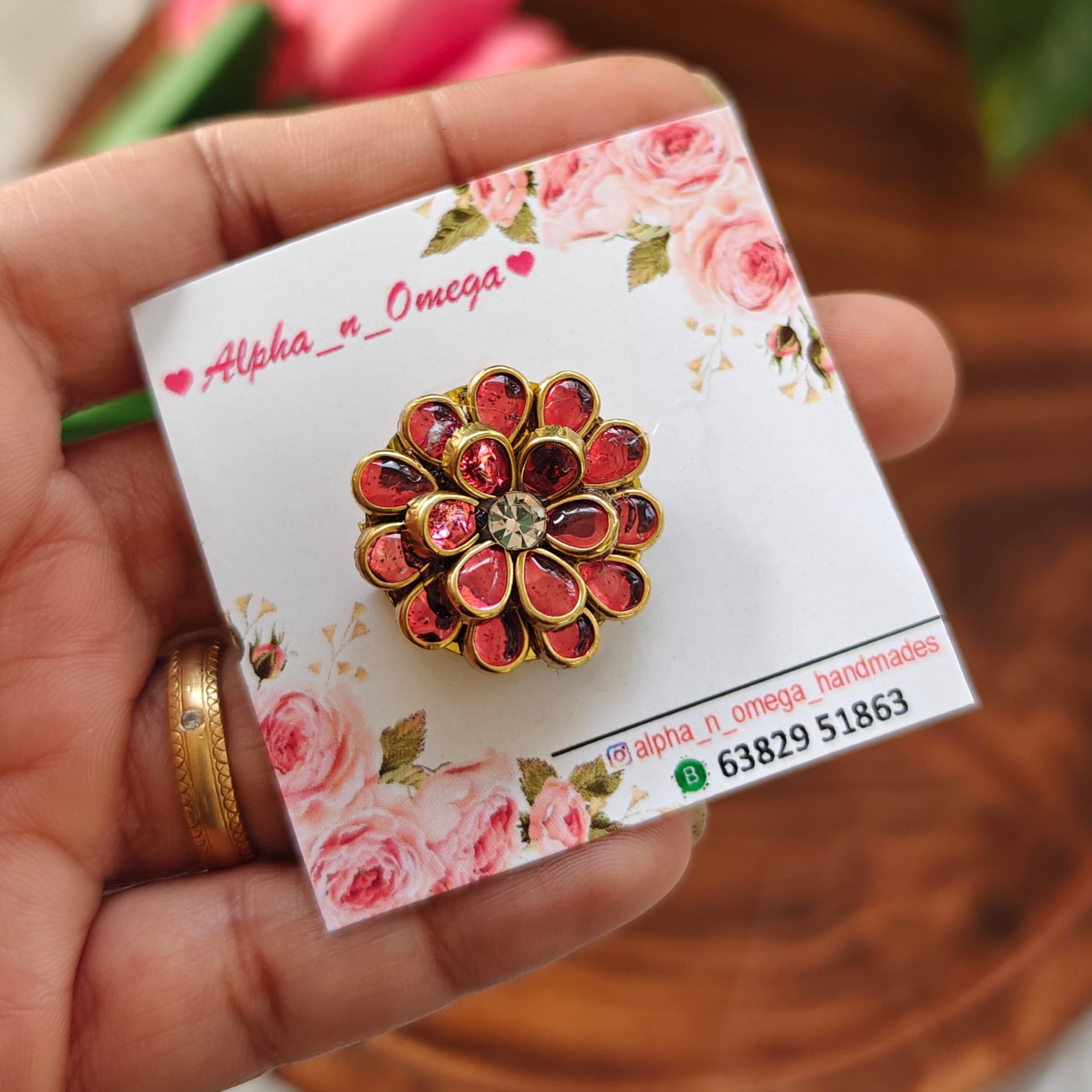 Mini brooch pin