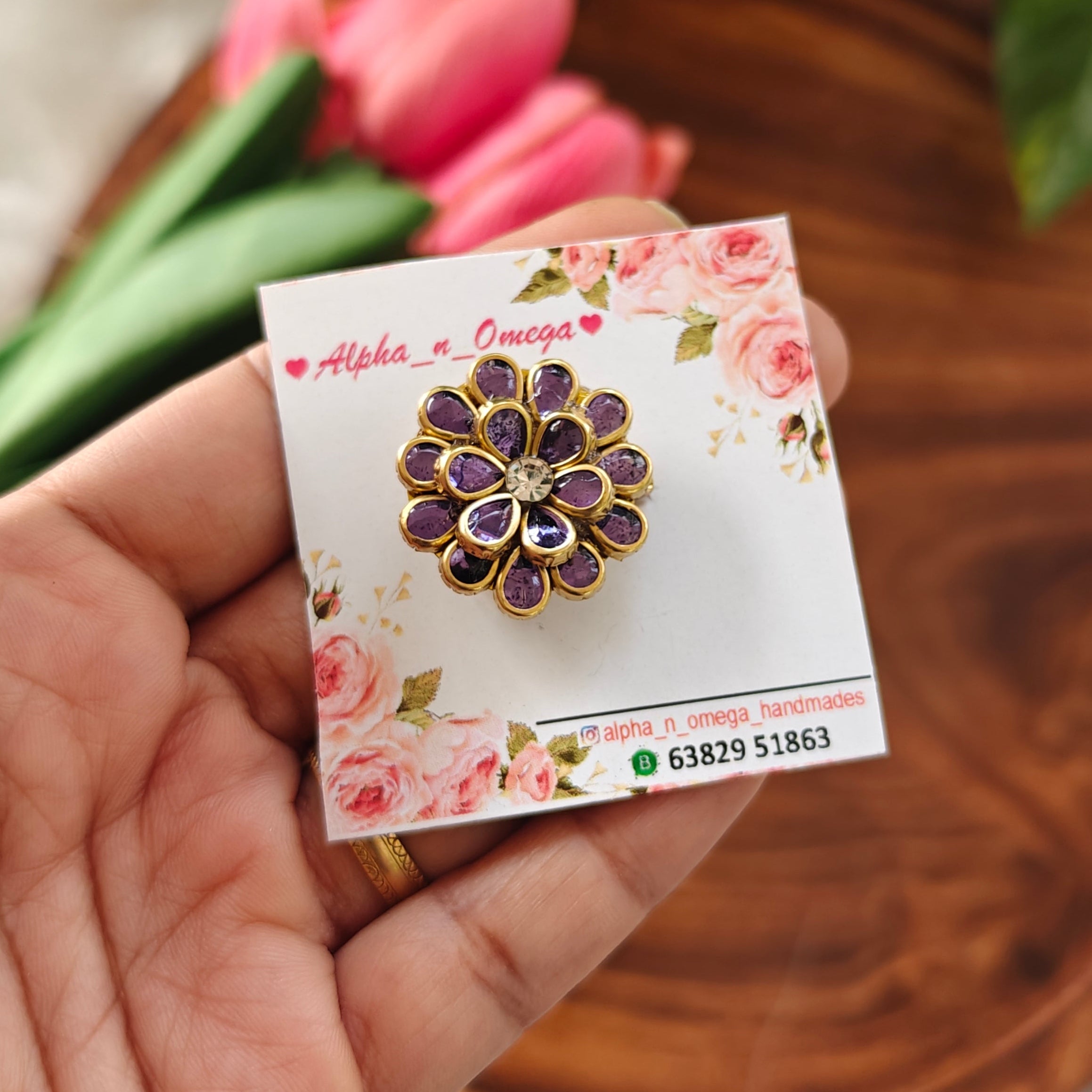 Mini brooch pin