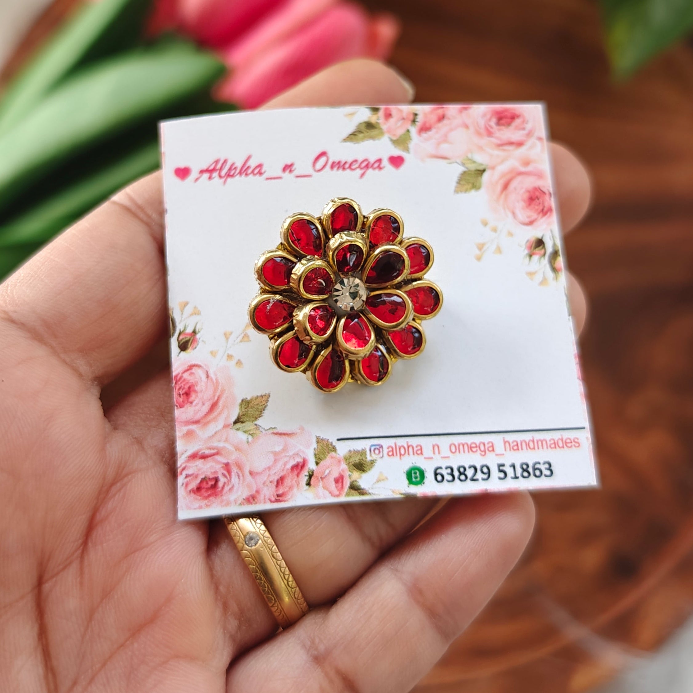 Mini brooch pin
