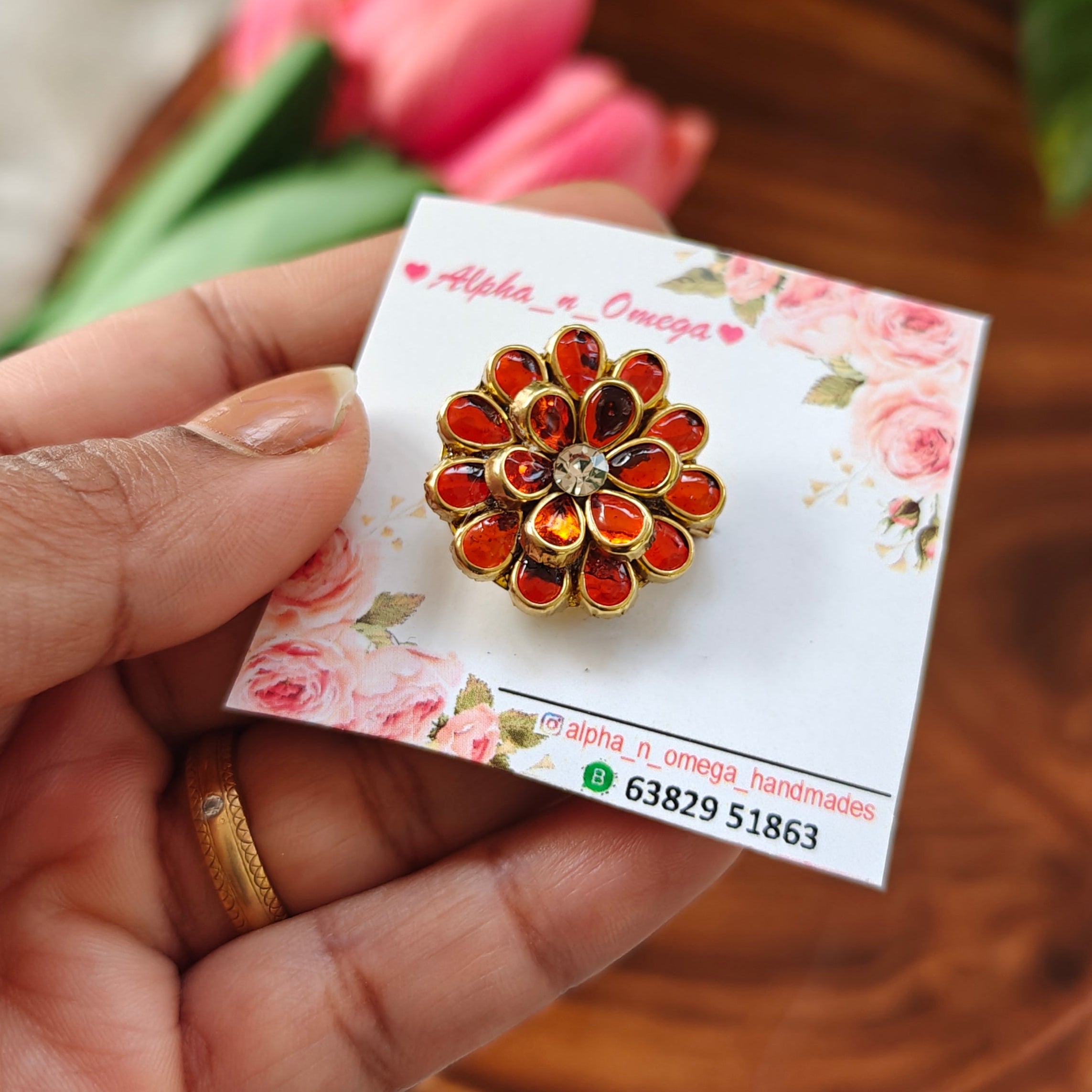 Mini brooch pin