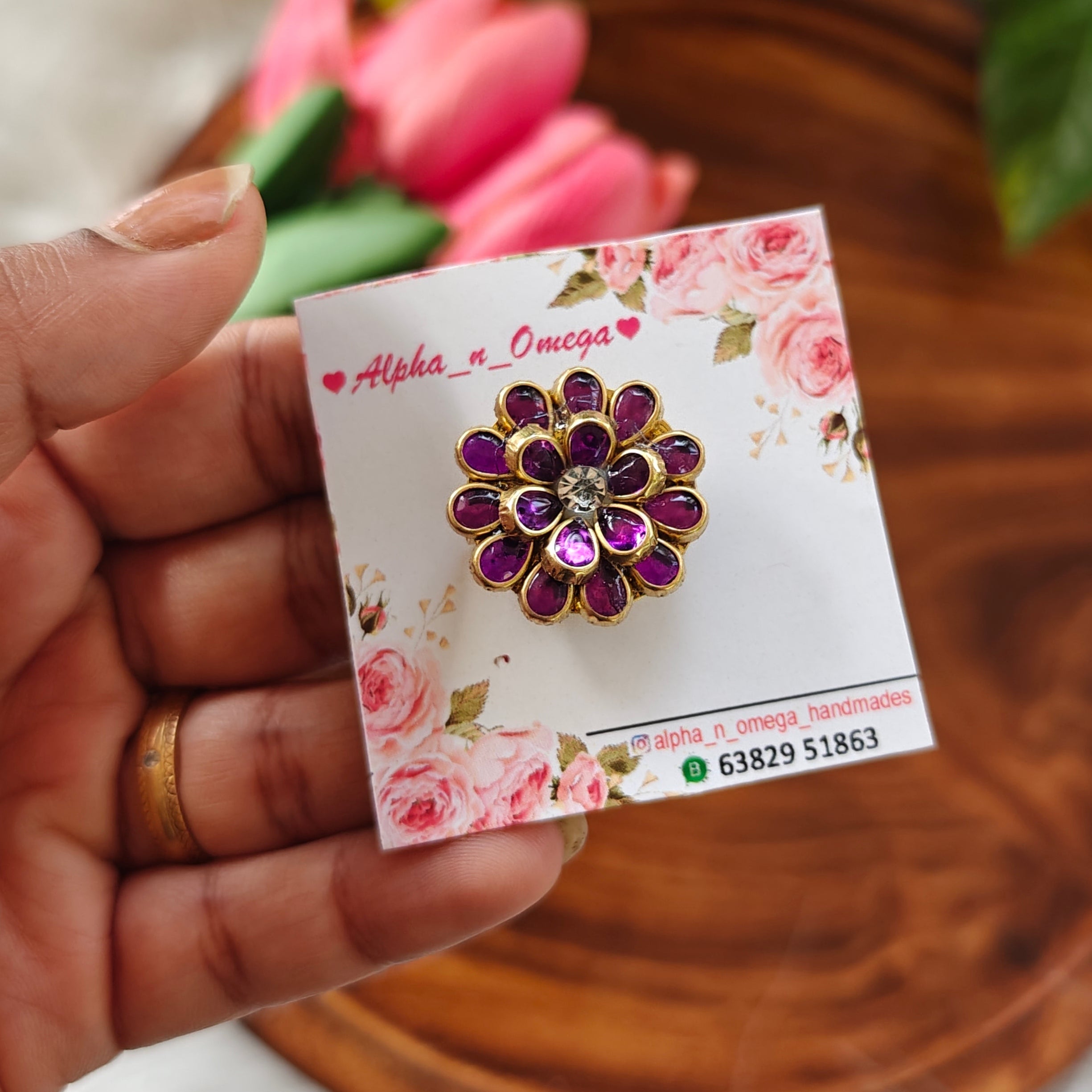 Mini brooch pin