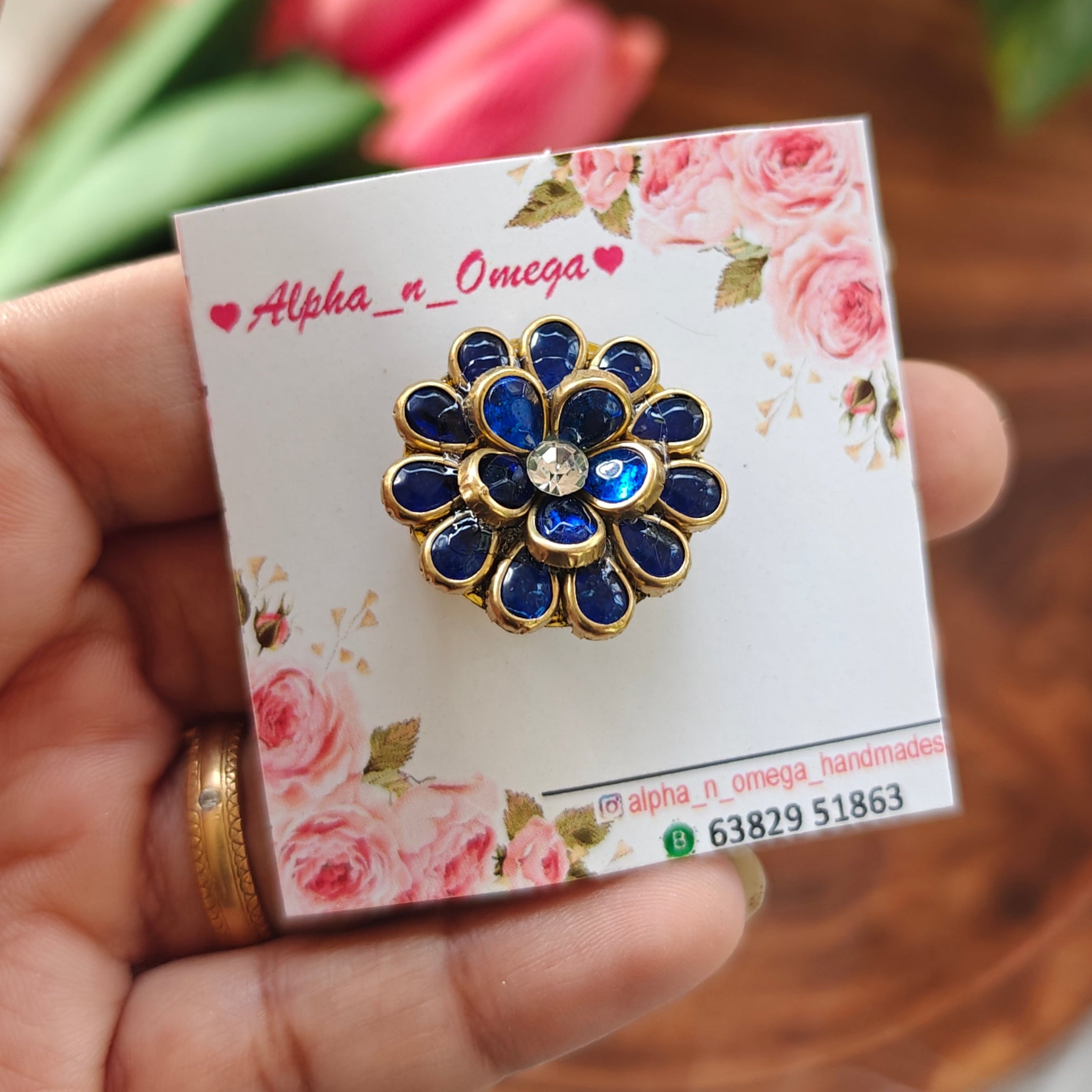 Mini brooch pin