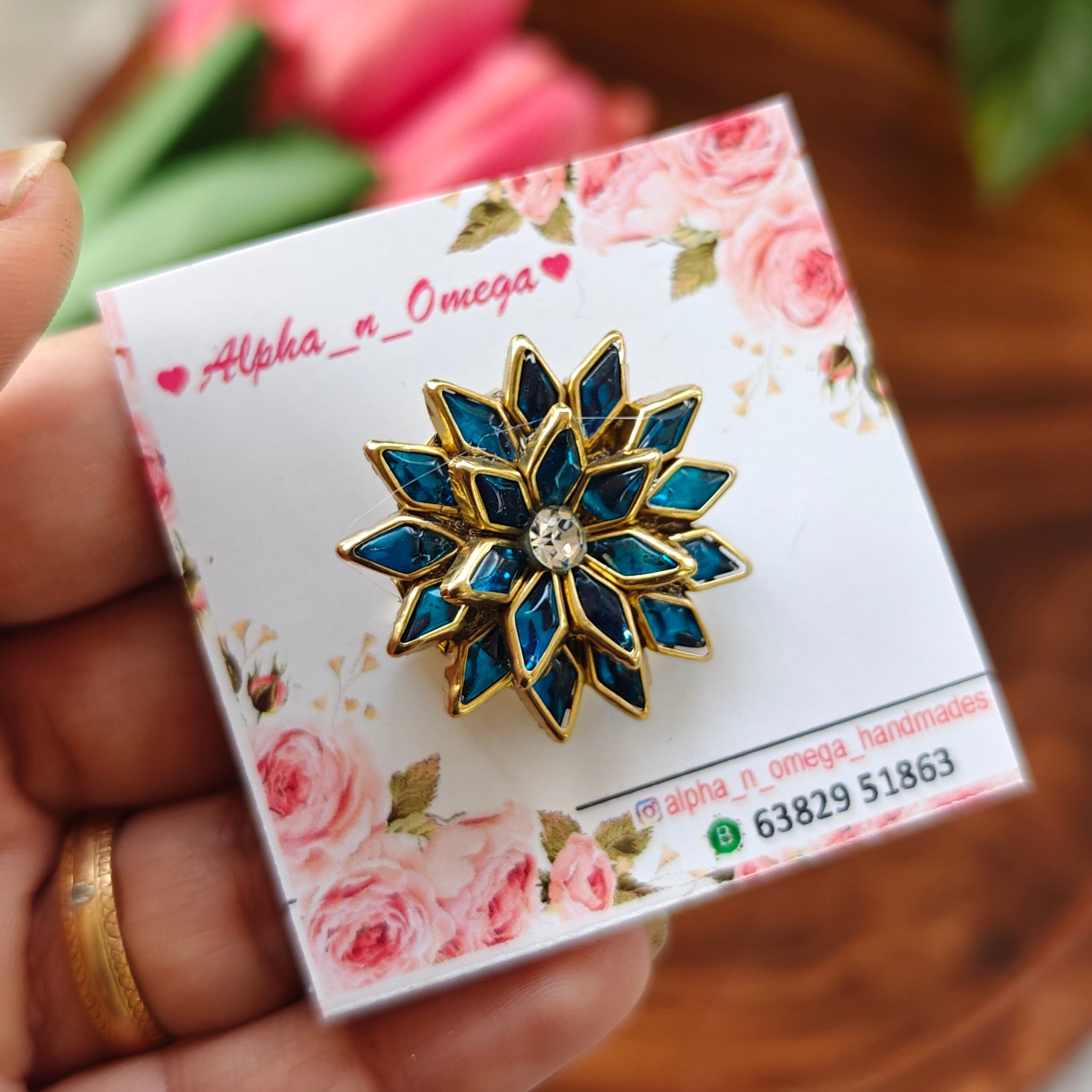 Mini brooch pin