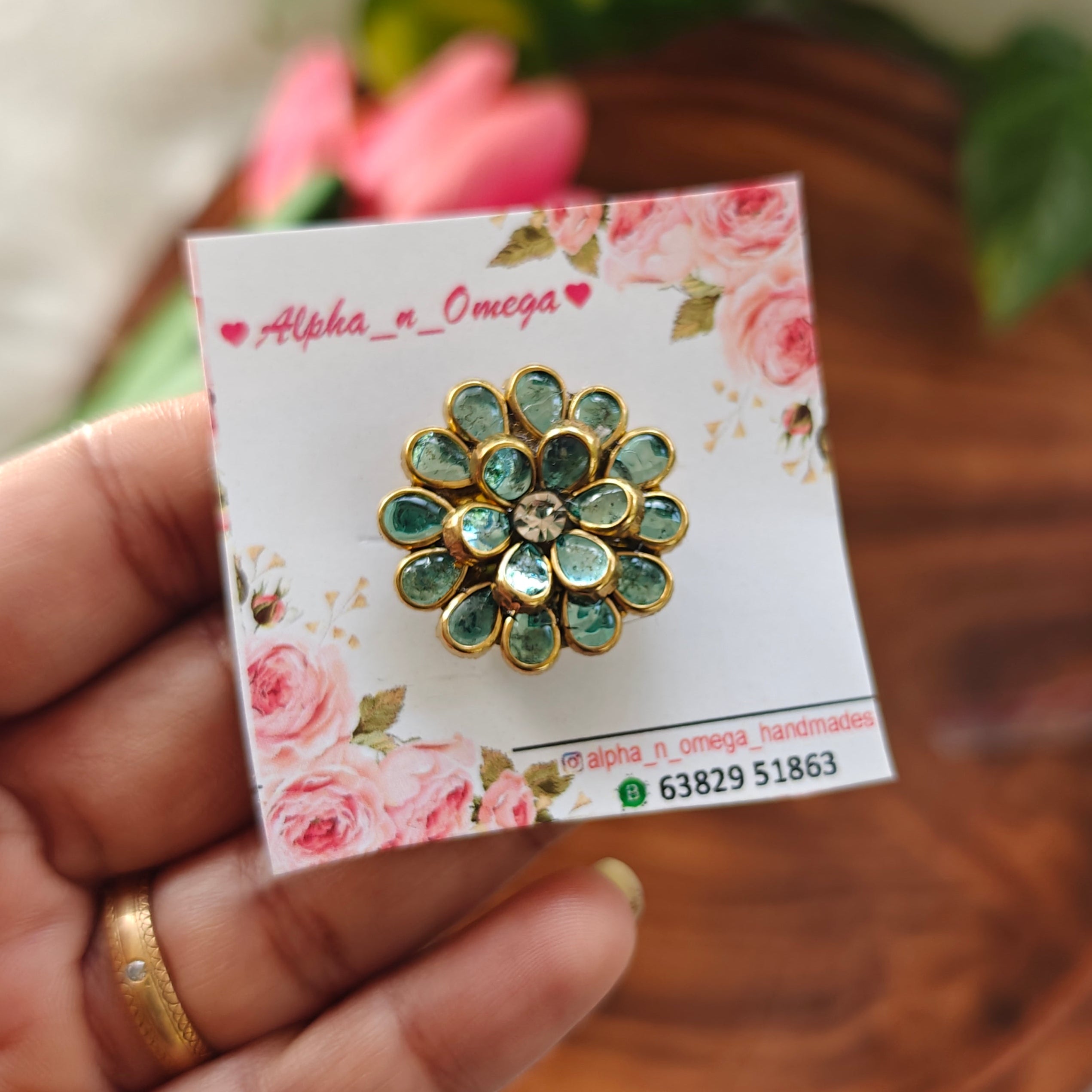 Mini brooch pin