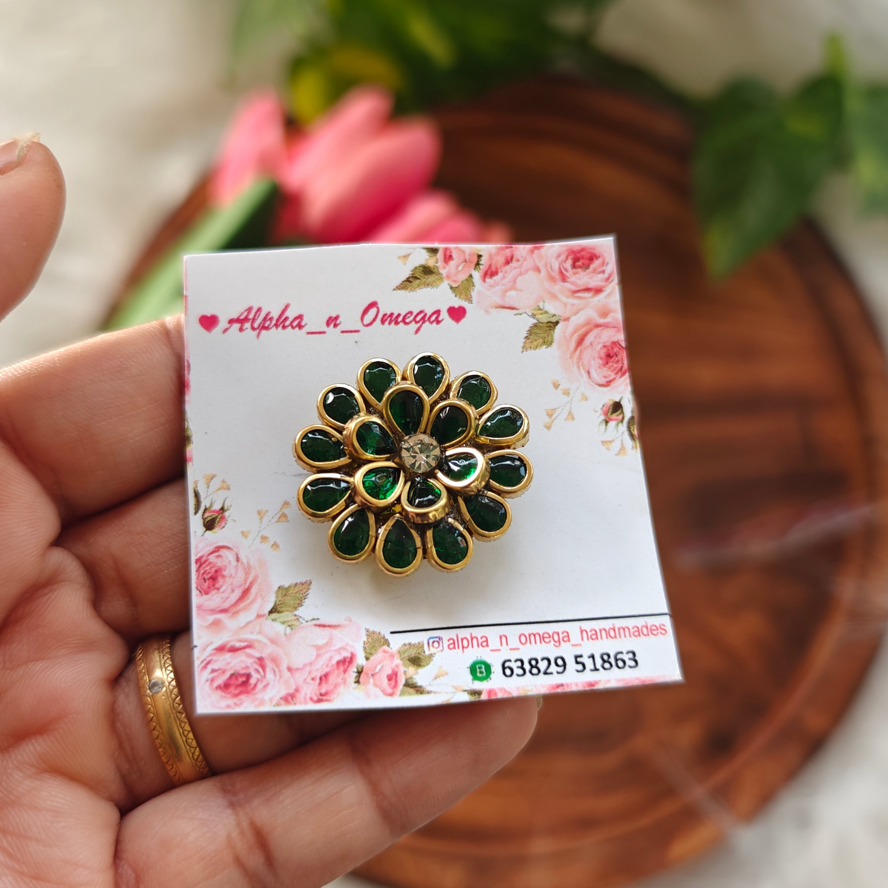Mini brooch pin