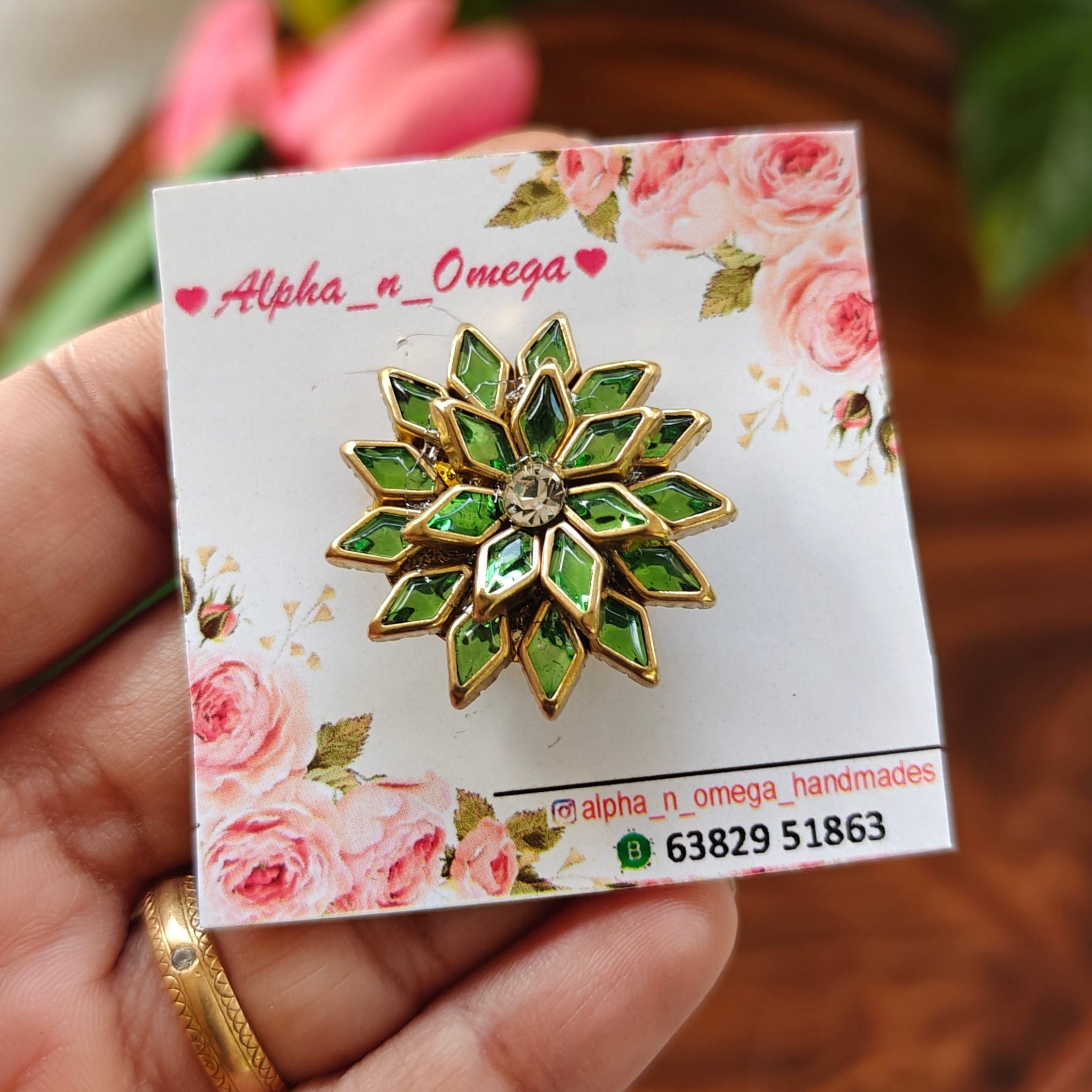 Mini brooch pin
