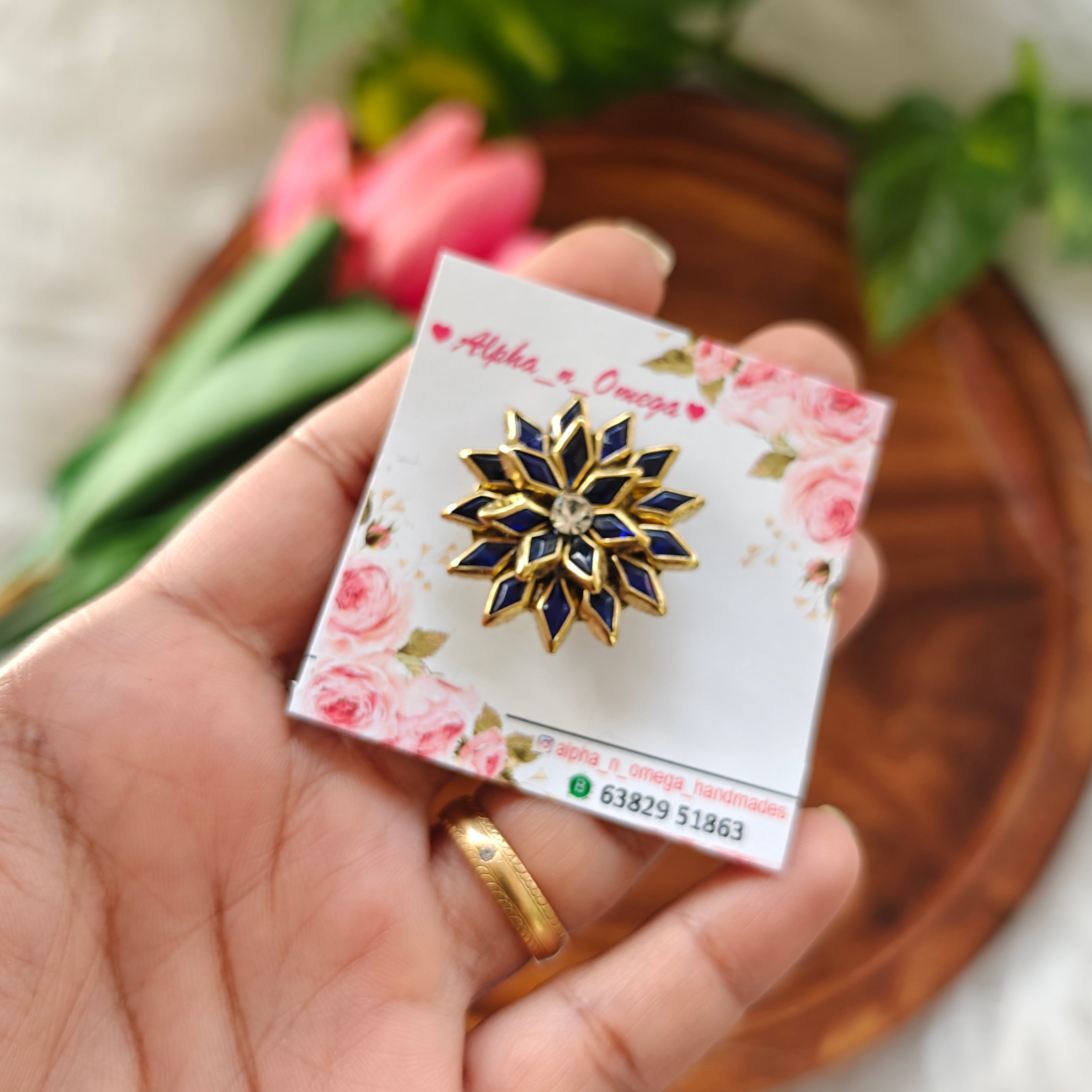 Mini brooch pin