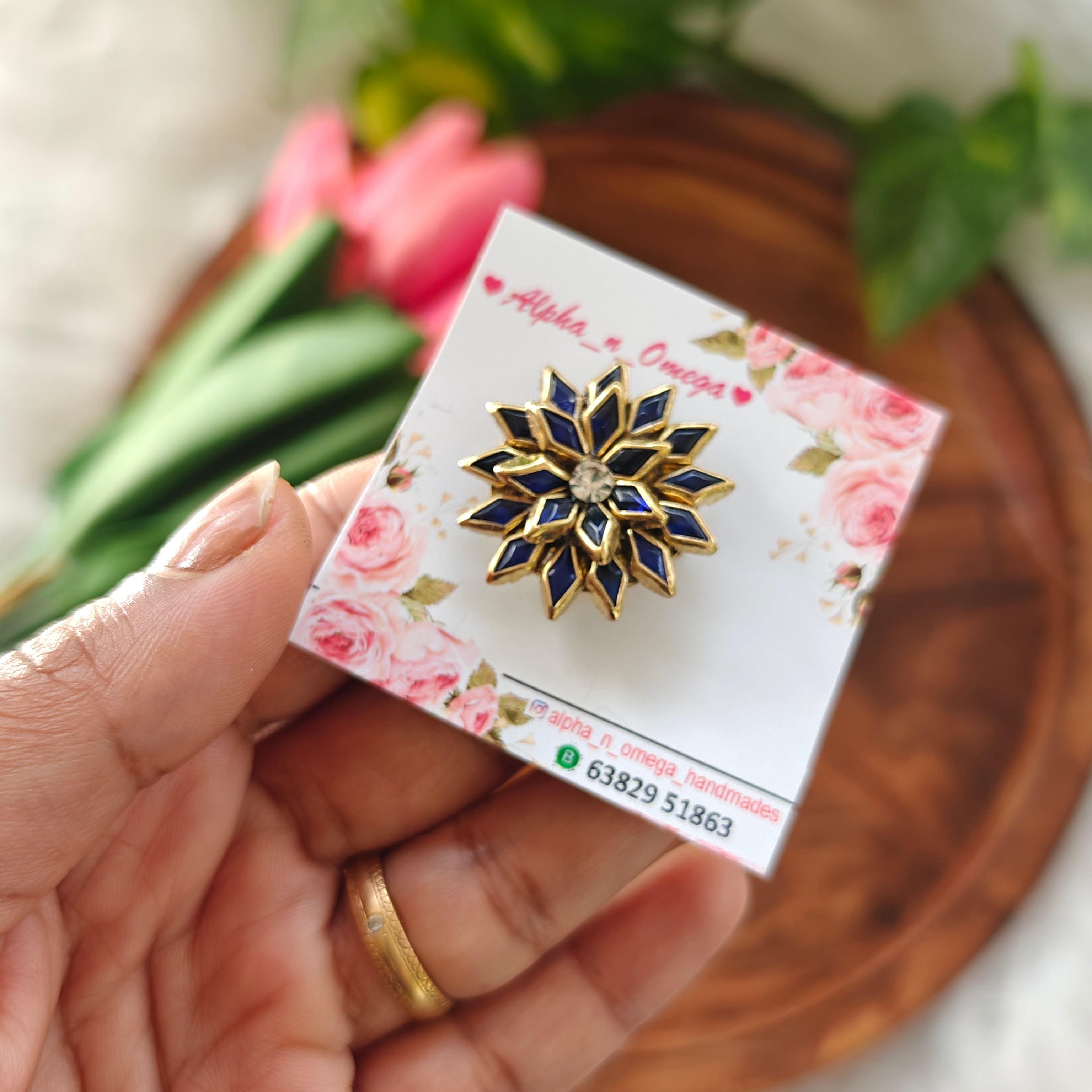 Mini brooch pin