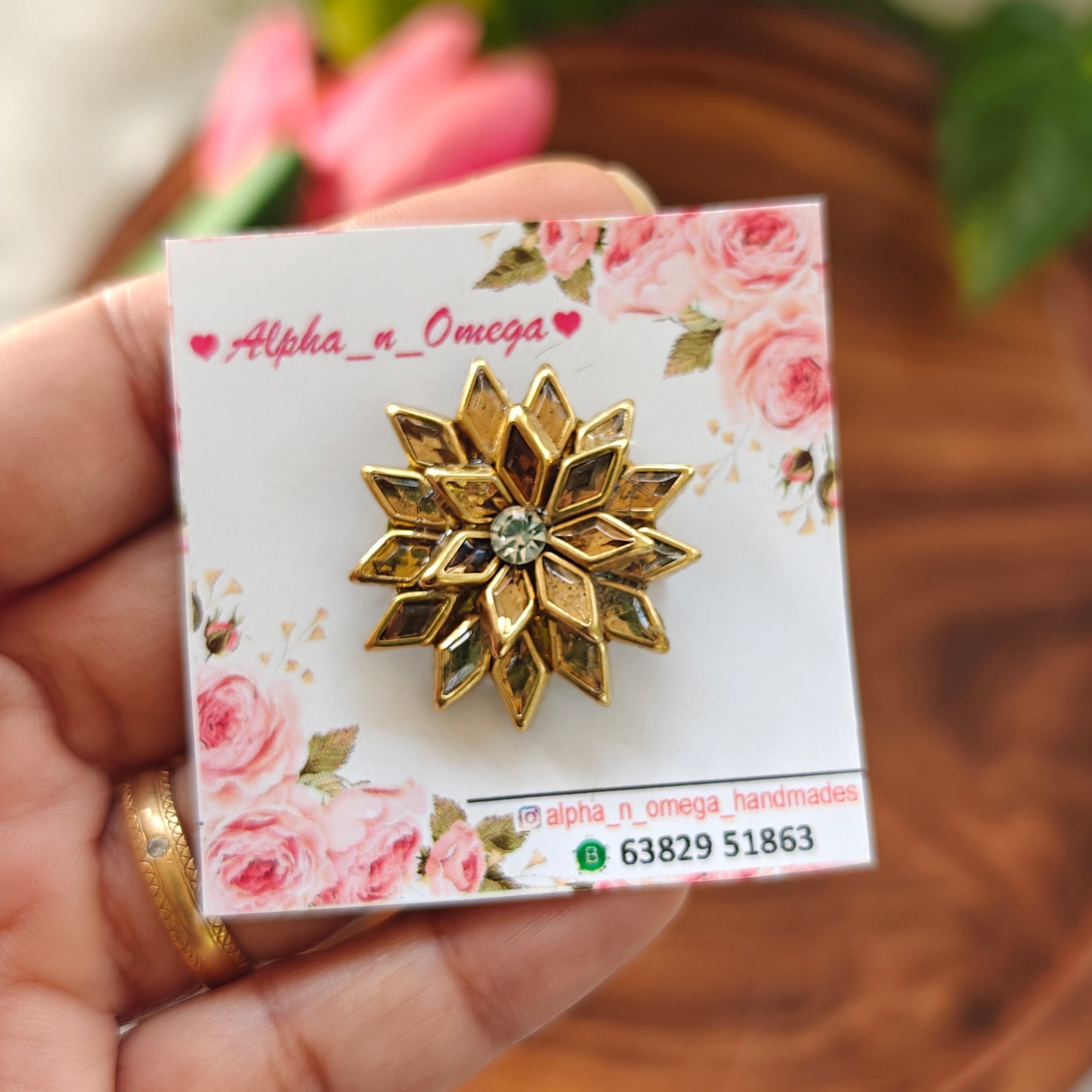 Mini brooch pin