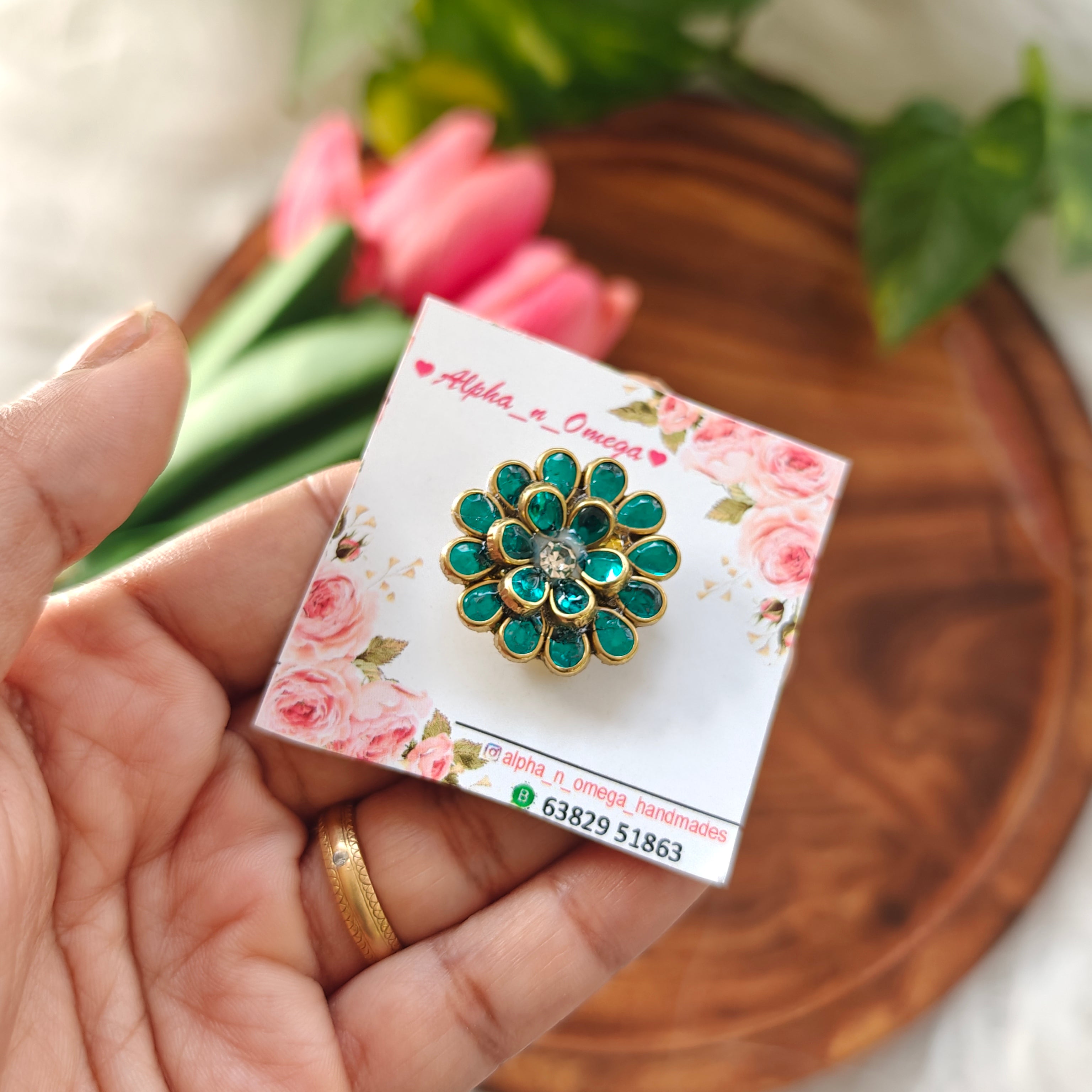 Mini brooch pin