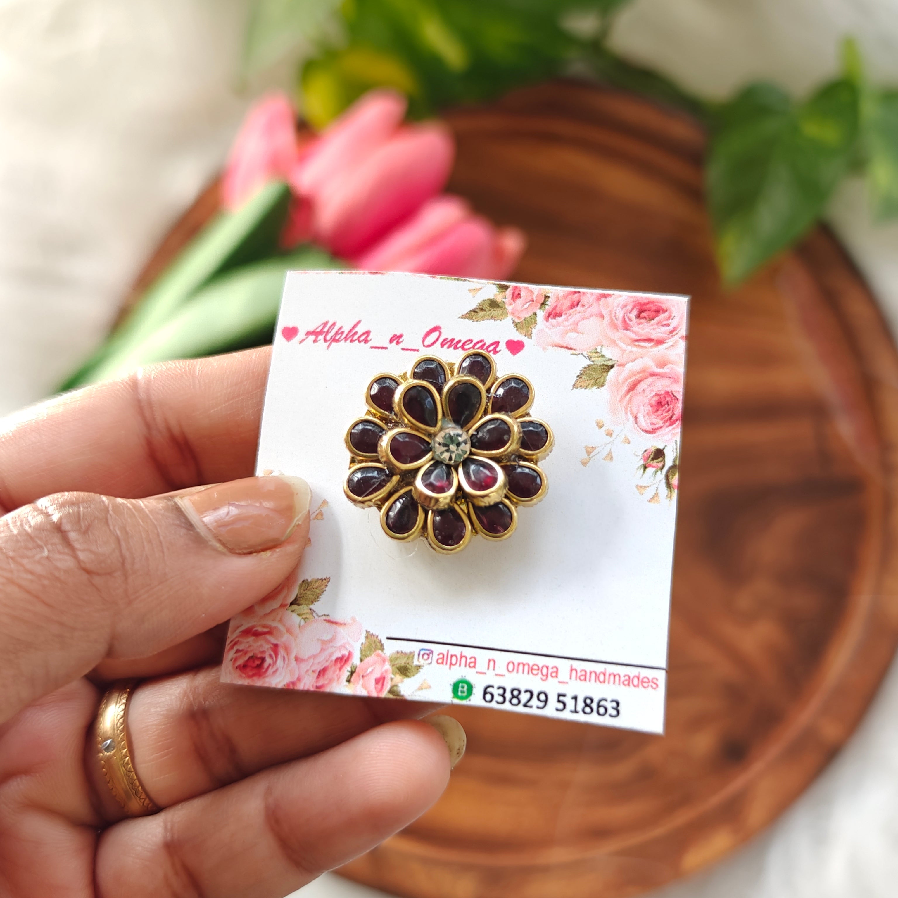 Mini brooch pin
