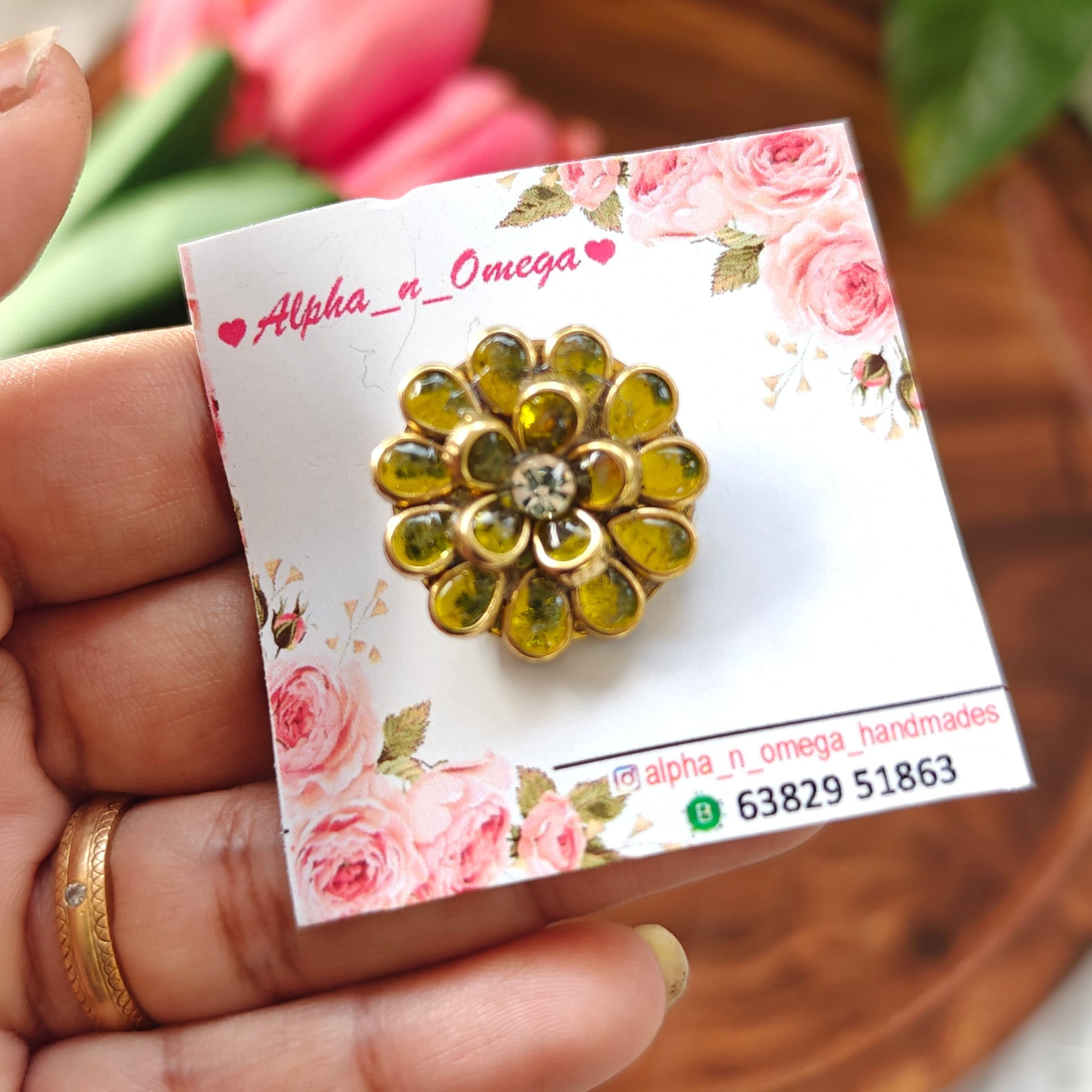 Mini brooch pin