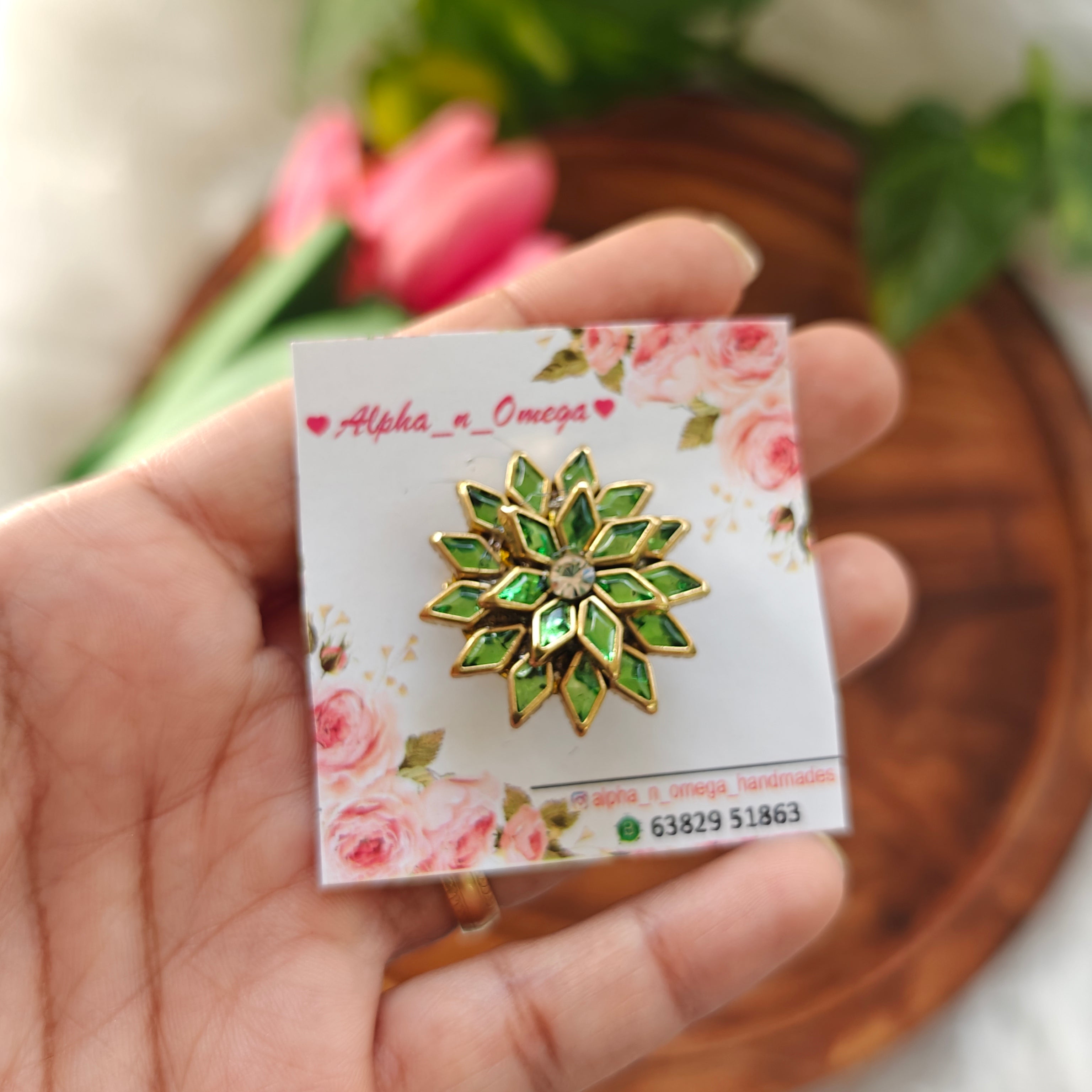 Mini brooch pin