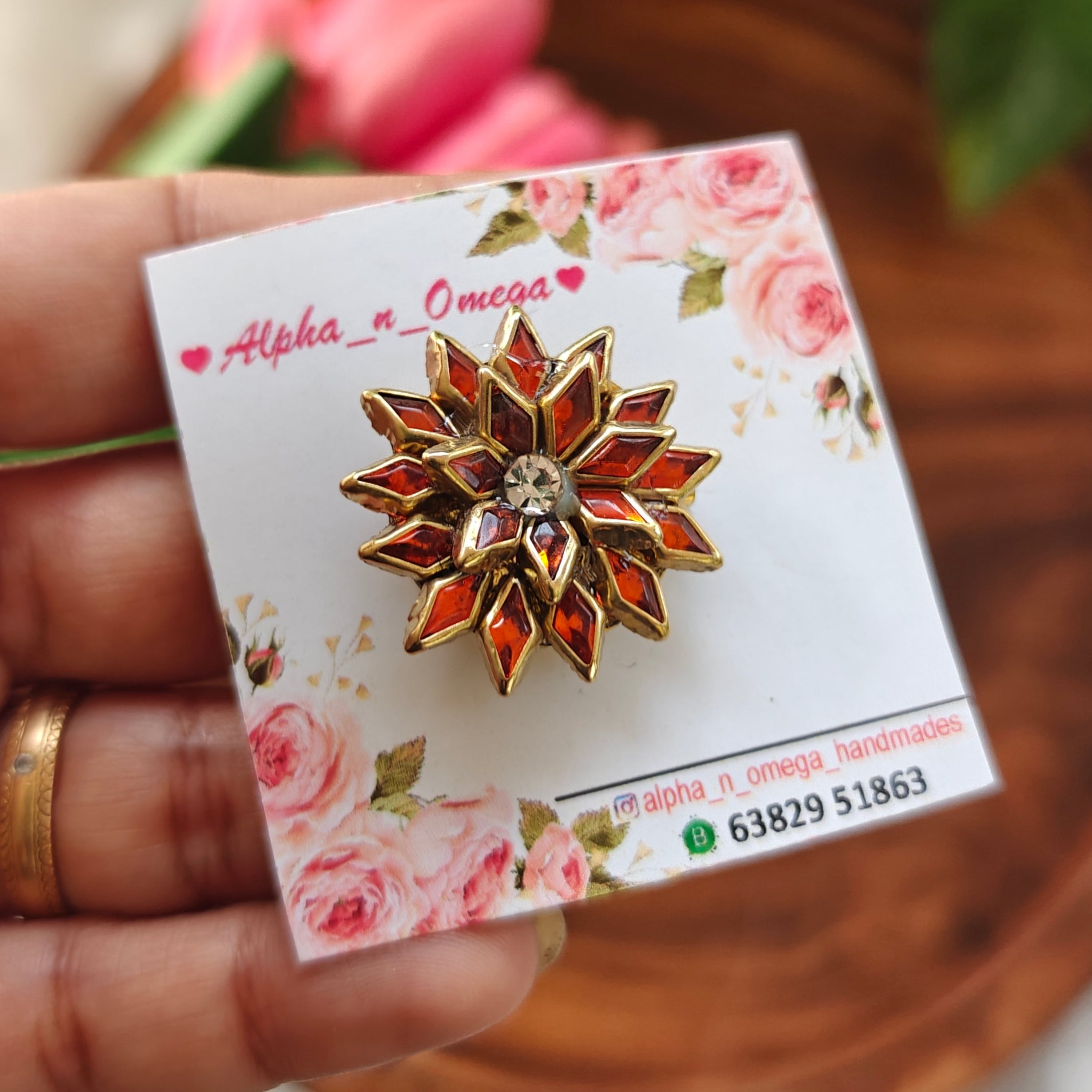 Mini brooch pin