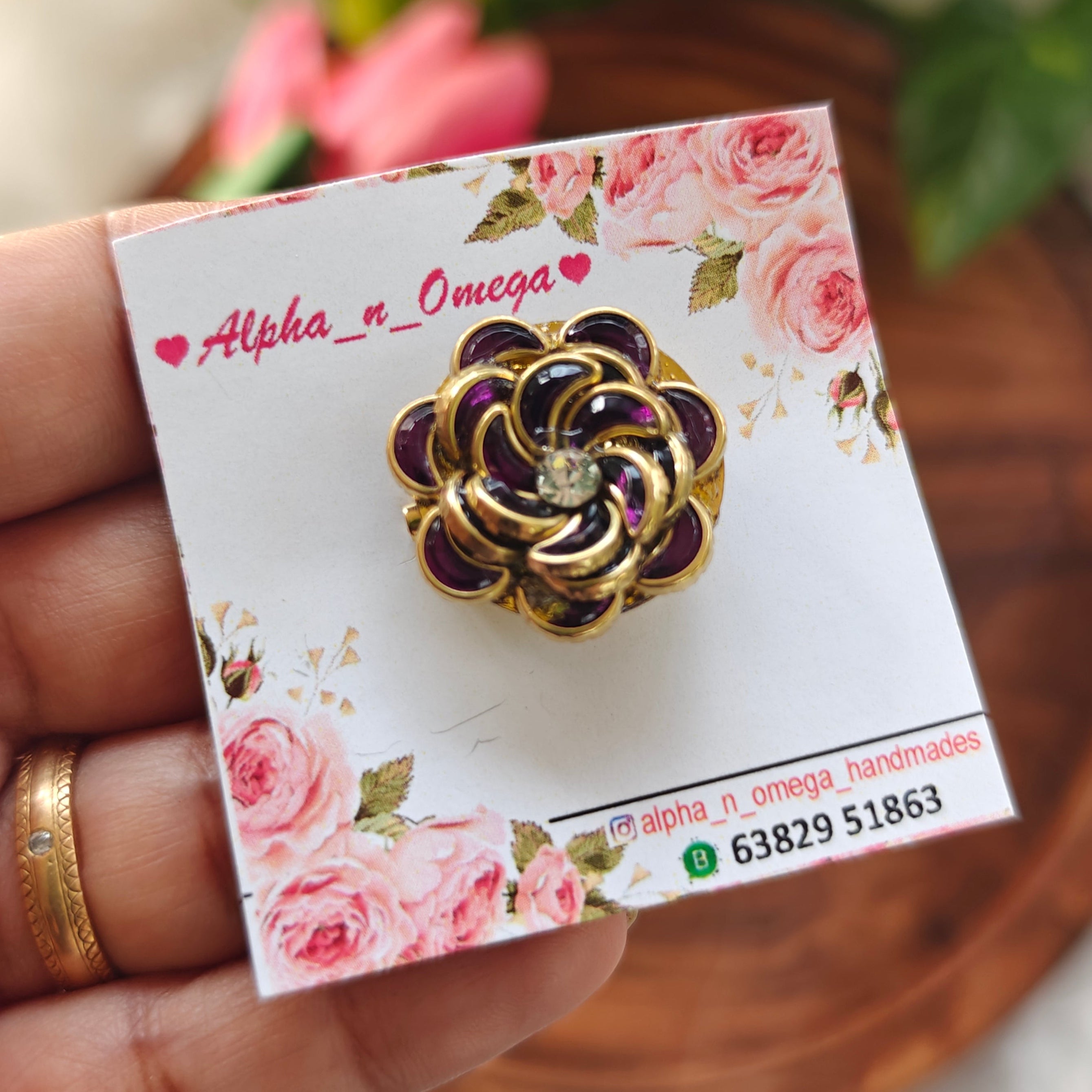 Mini brooch pin