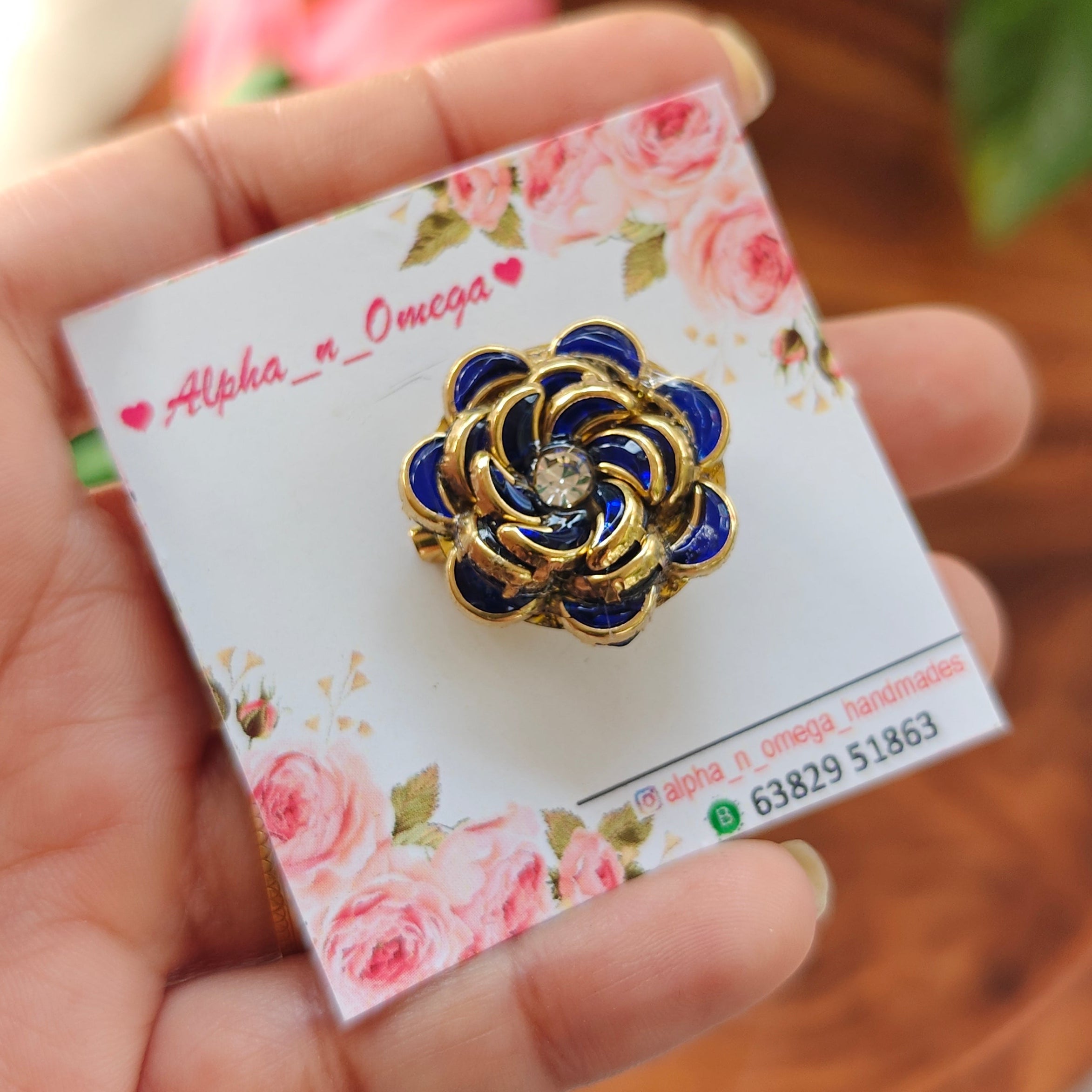 Mini brooch pin