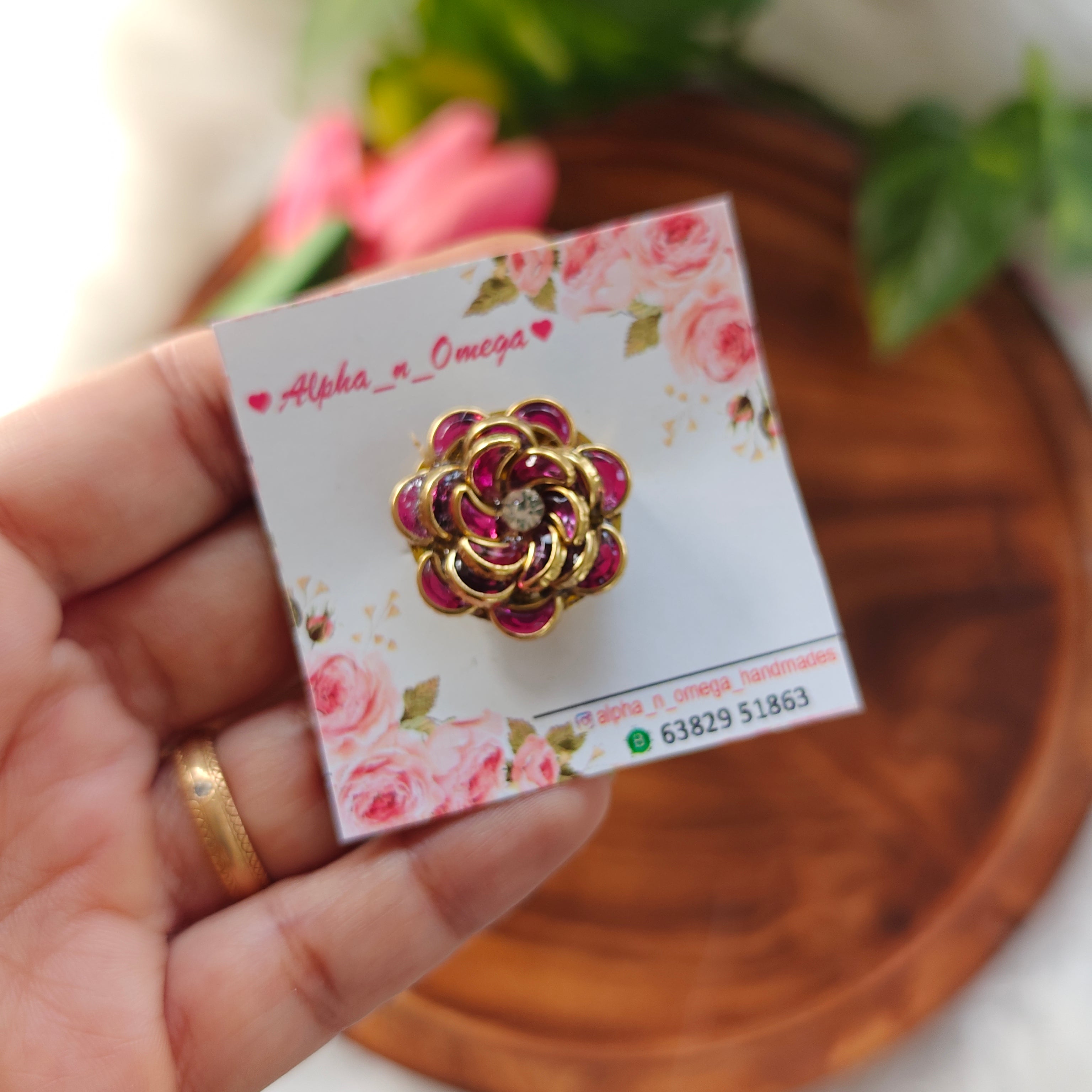Mini brooch pin