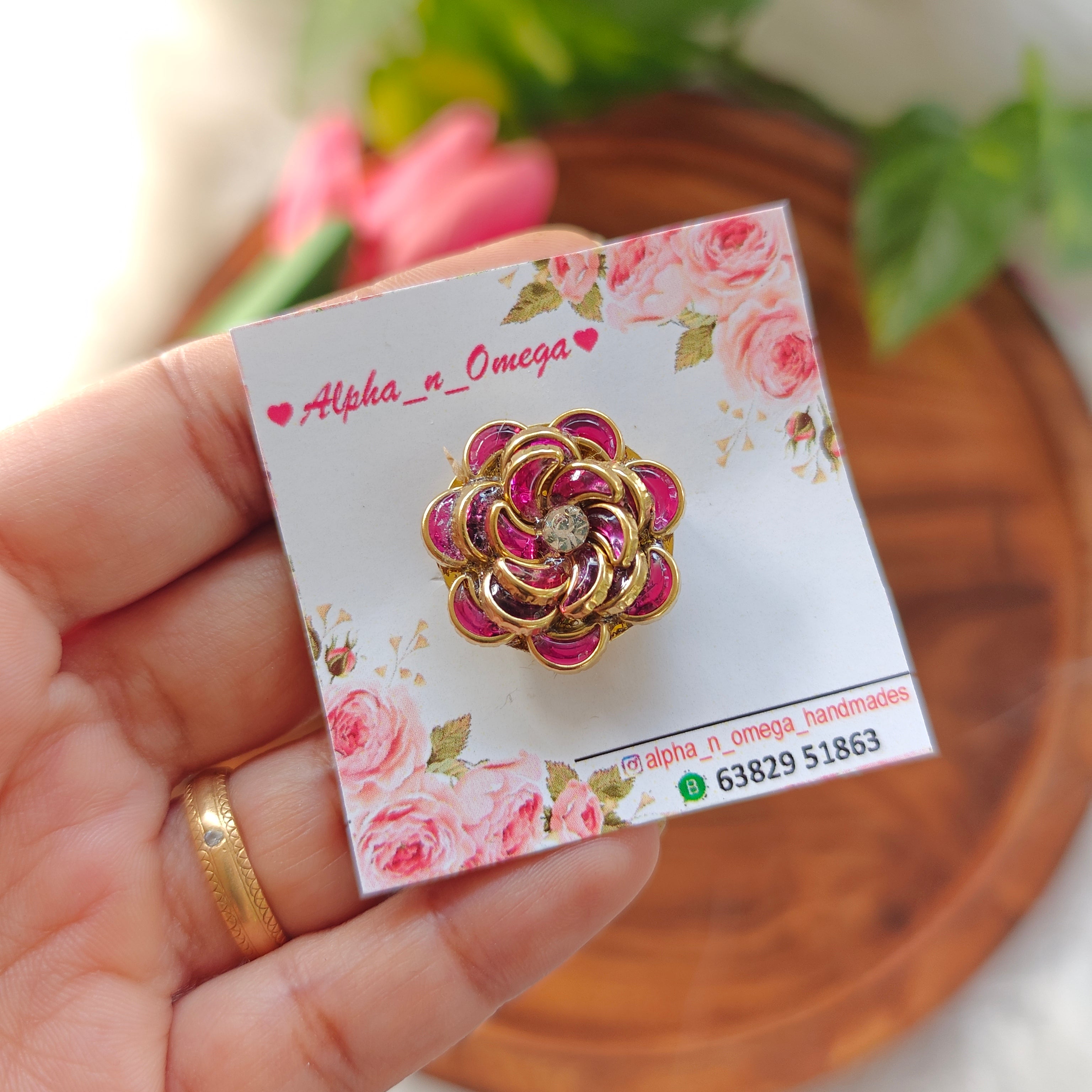 Mini brooch pin