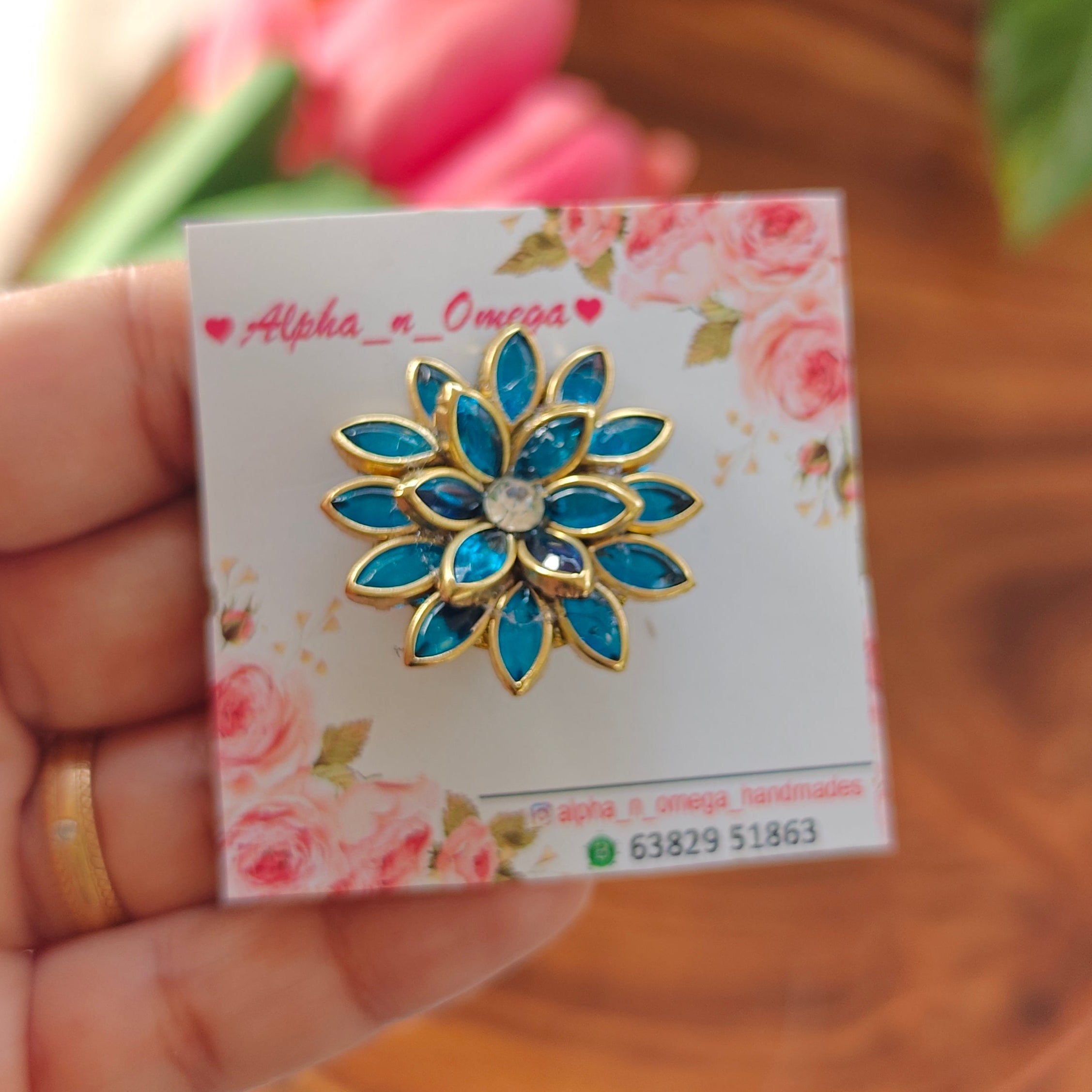 Mini brooch pin