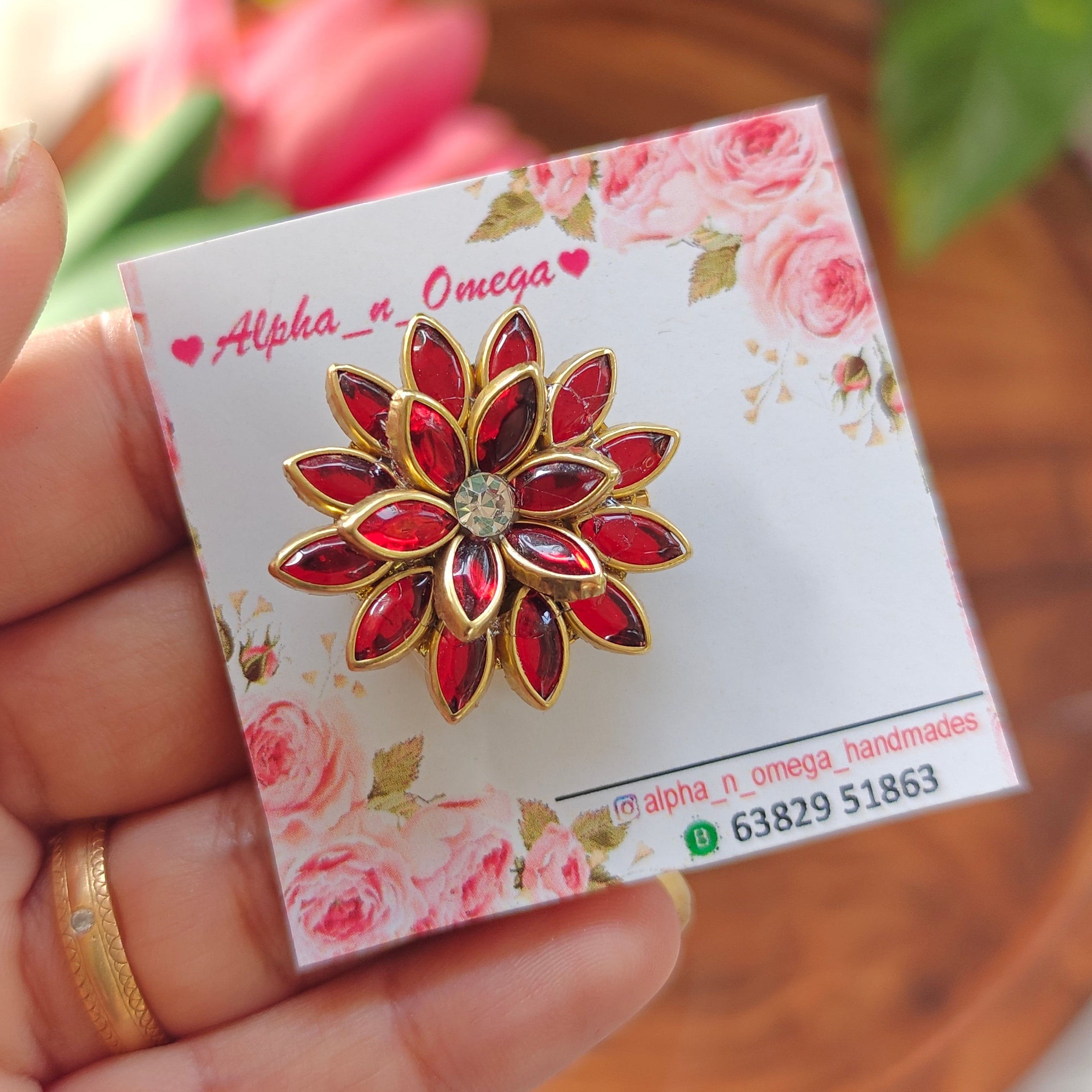 Mini brooch pin