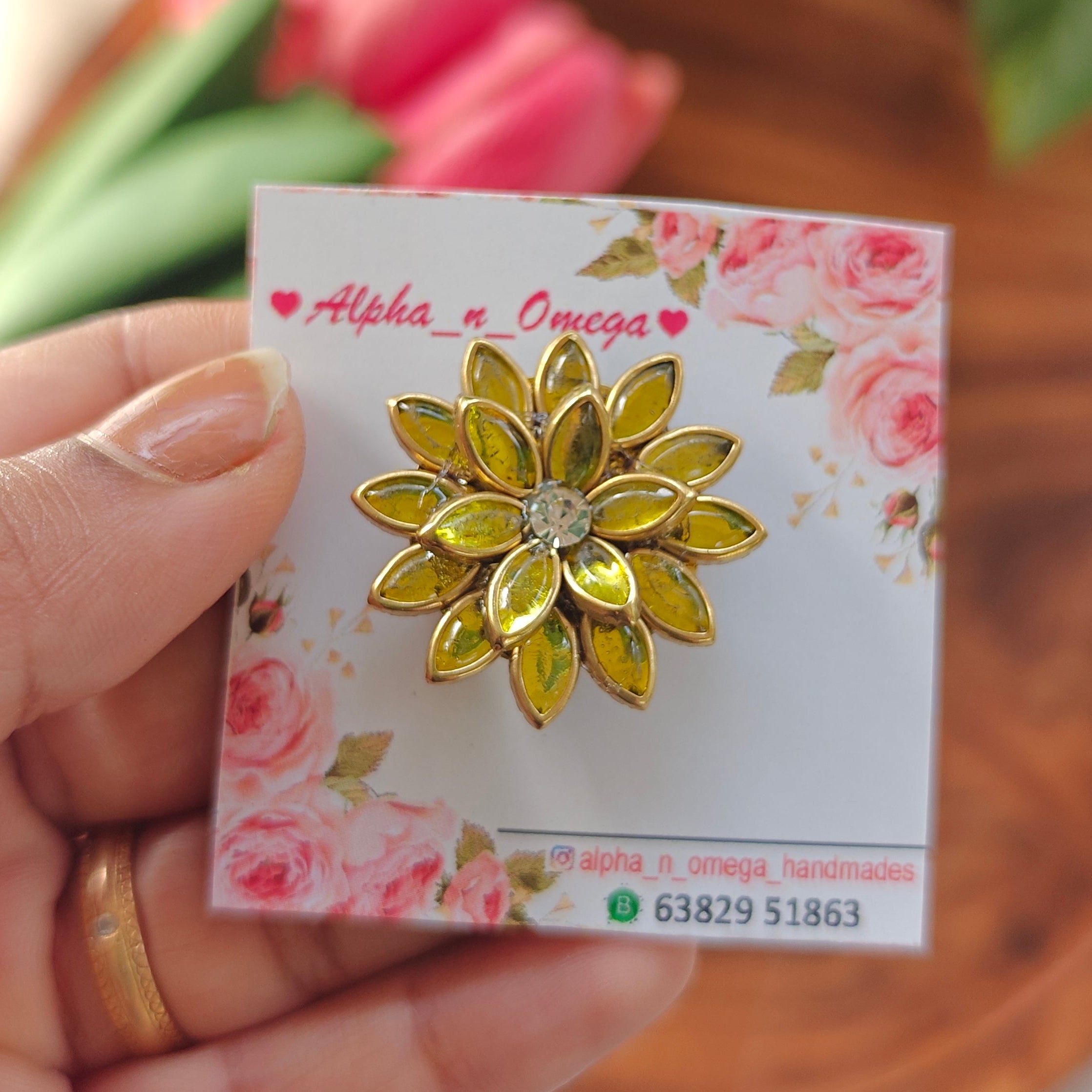Mini brooch pin