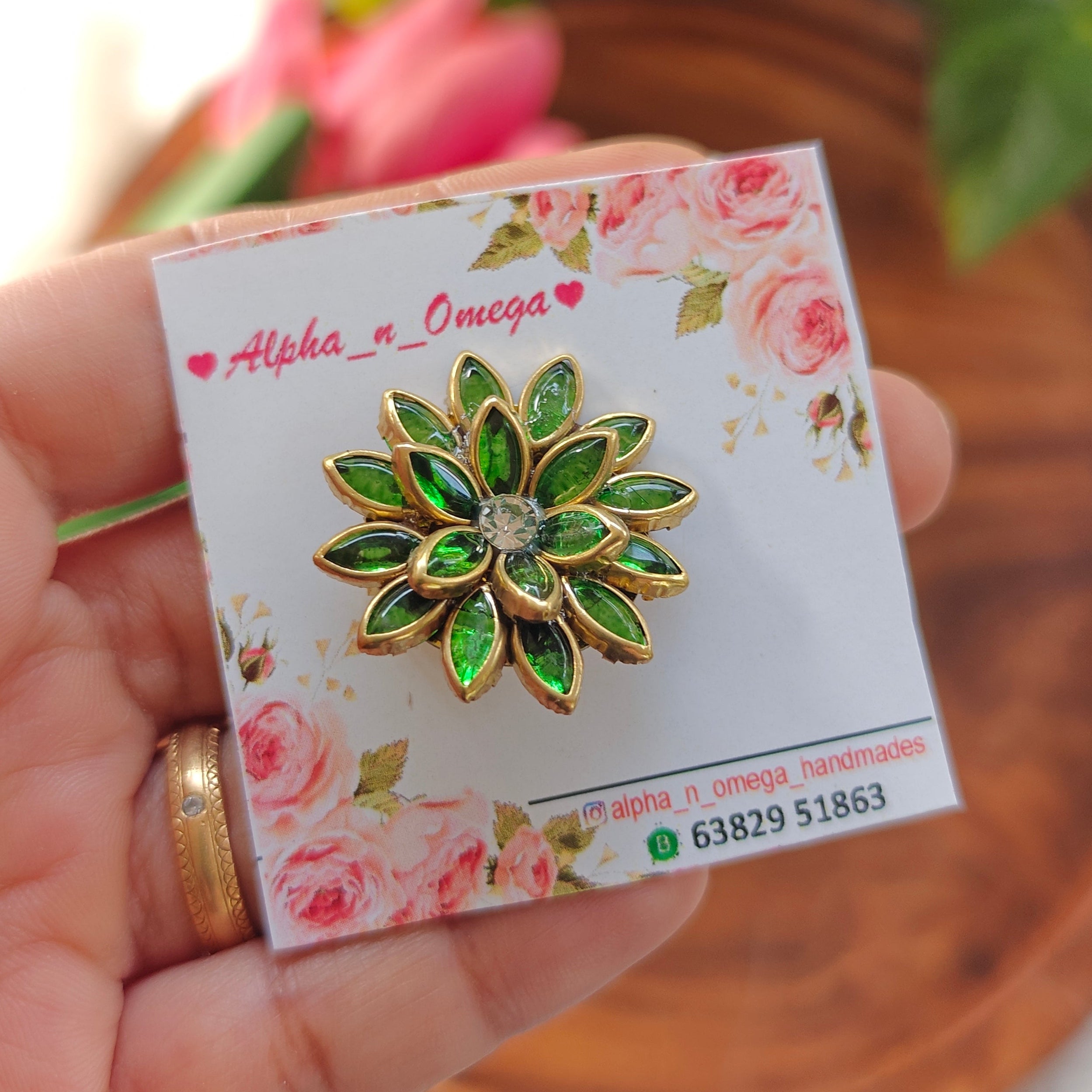 Mini brooch pin