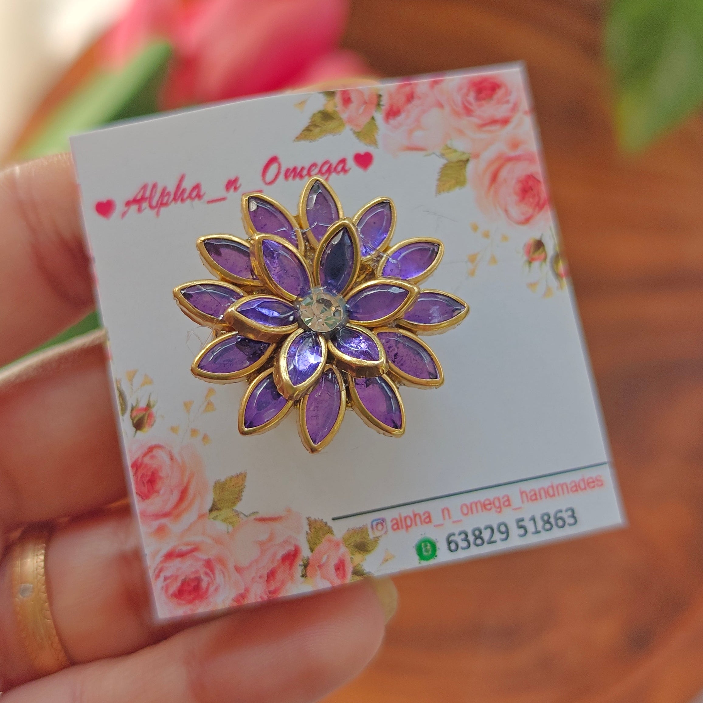 Mini brooch pin