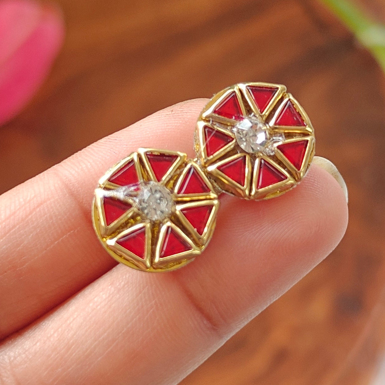 Mini brooch pin