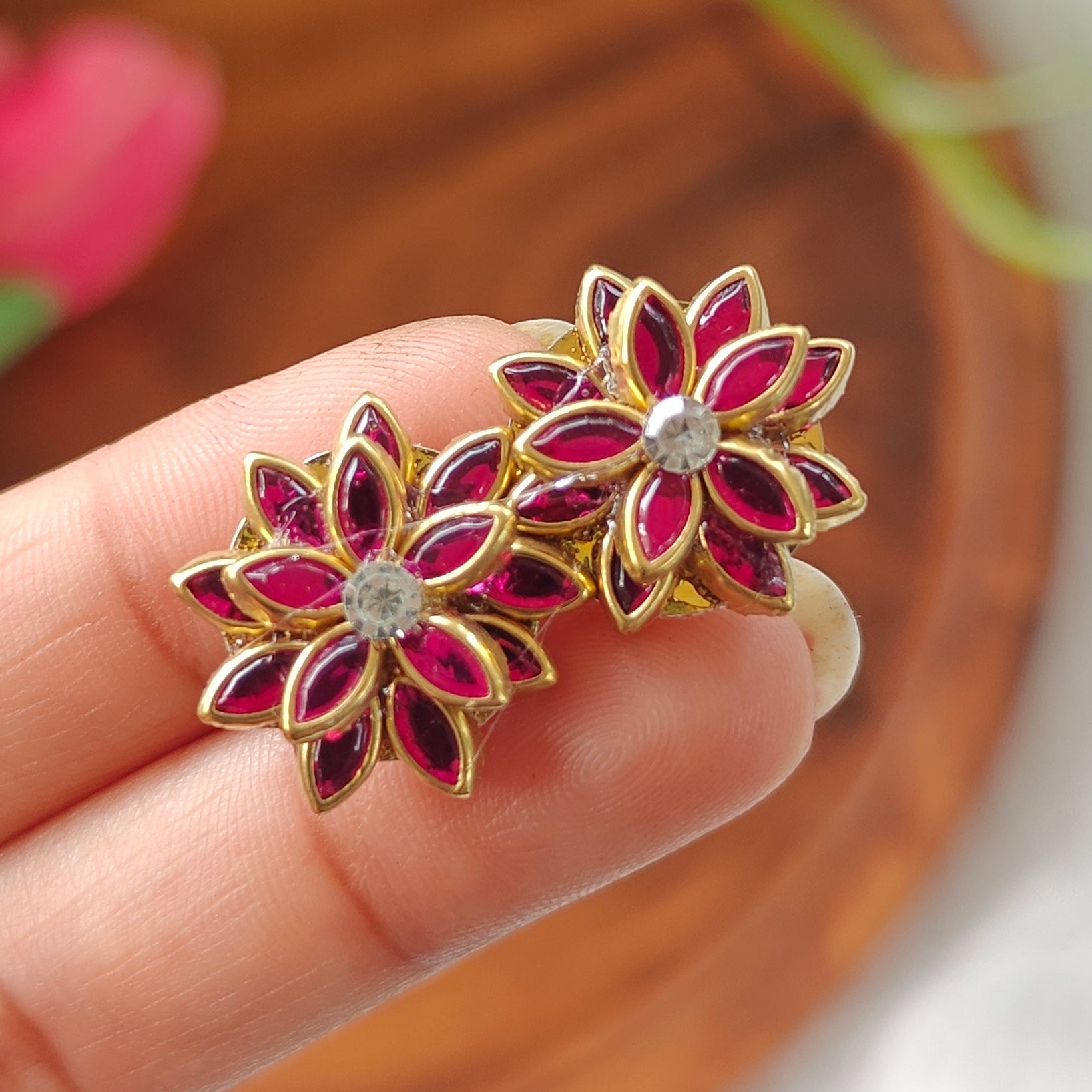Mini brooch pin