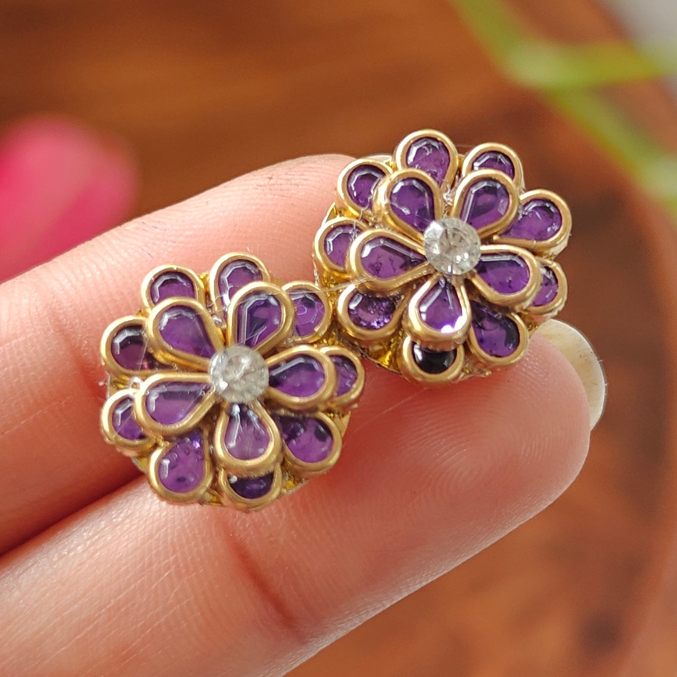 Mini brooch pin